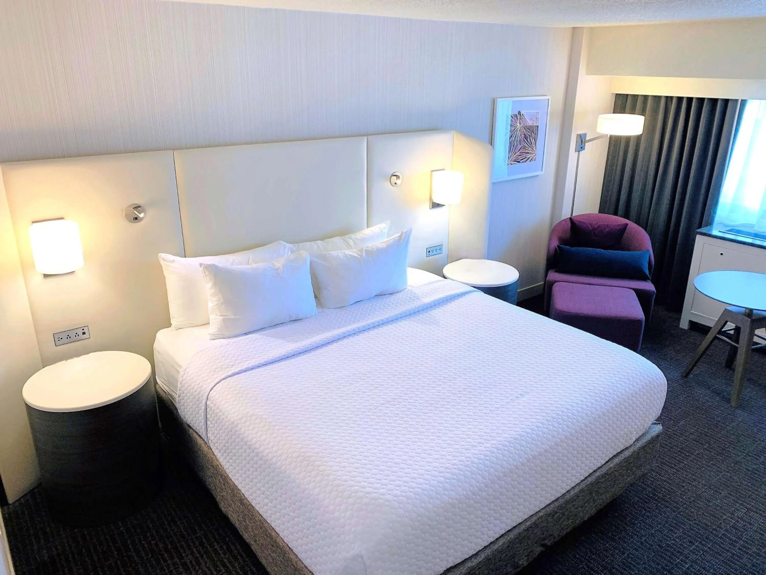 Bedroom, Bed in Sonesta Columbus Downtown