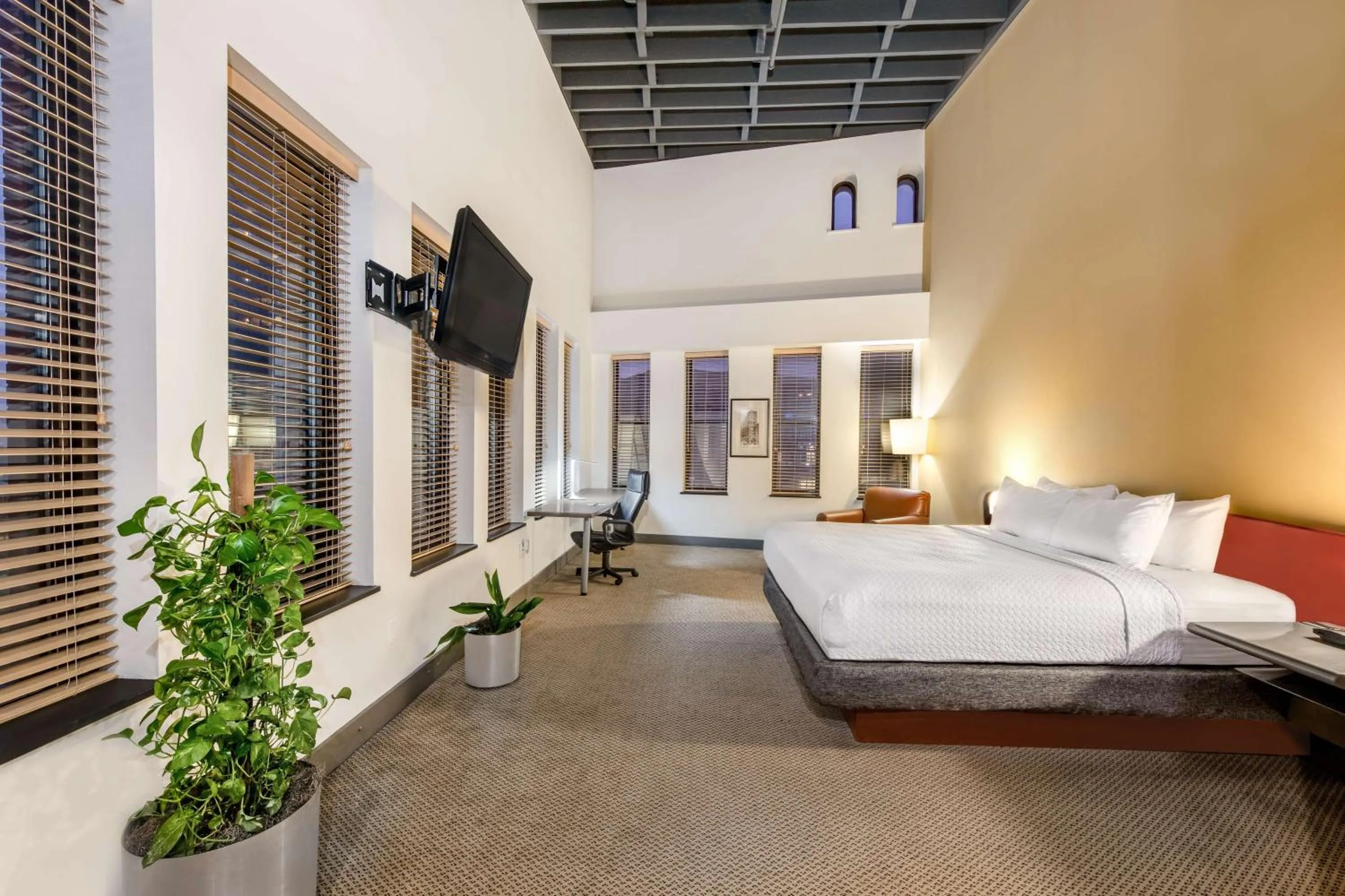 Bedroom, Bed in Sonesta Columbus Downtown