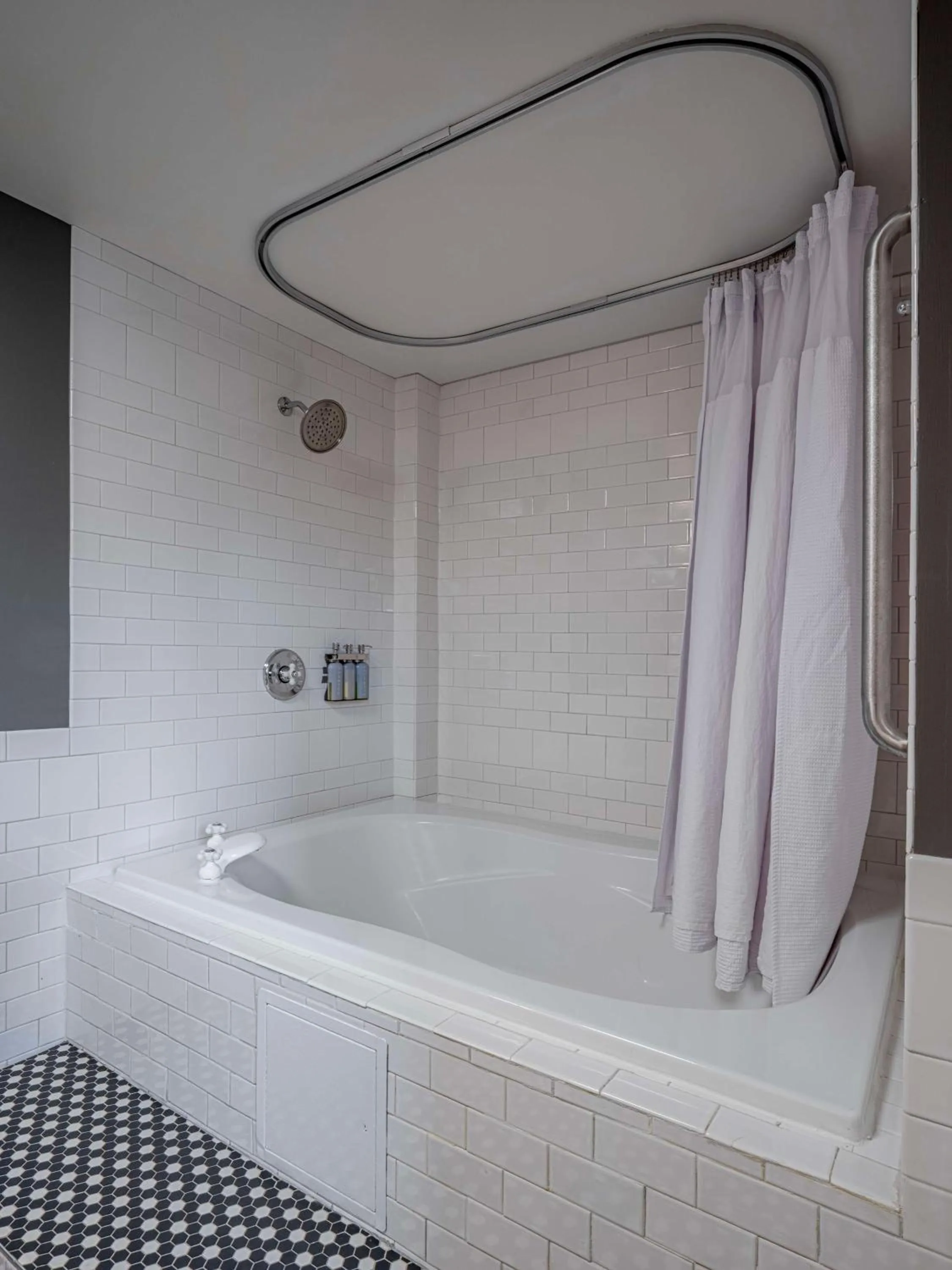 Bathroom in Sonesta Columbus Downtown