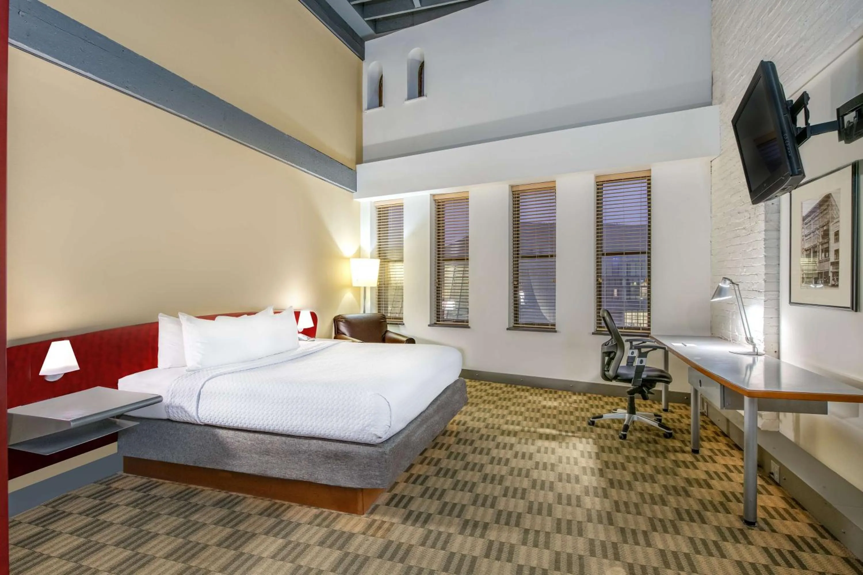 Bedroom, Bed in Sonesta Columbus Downtown