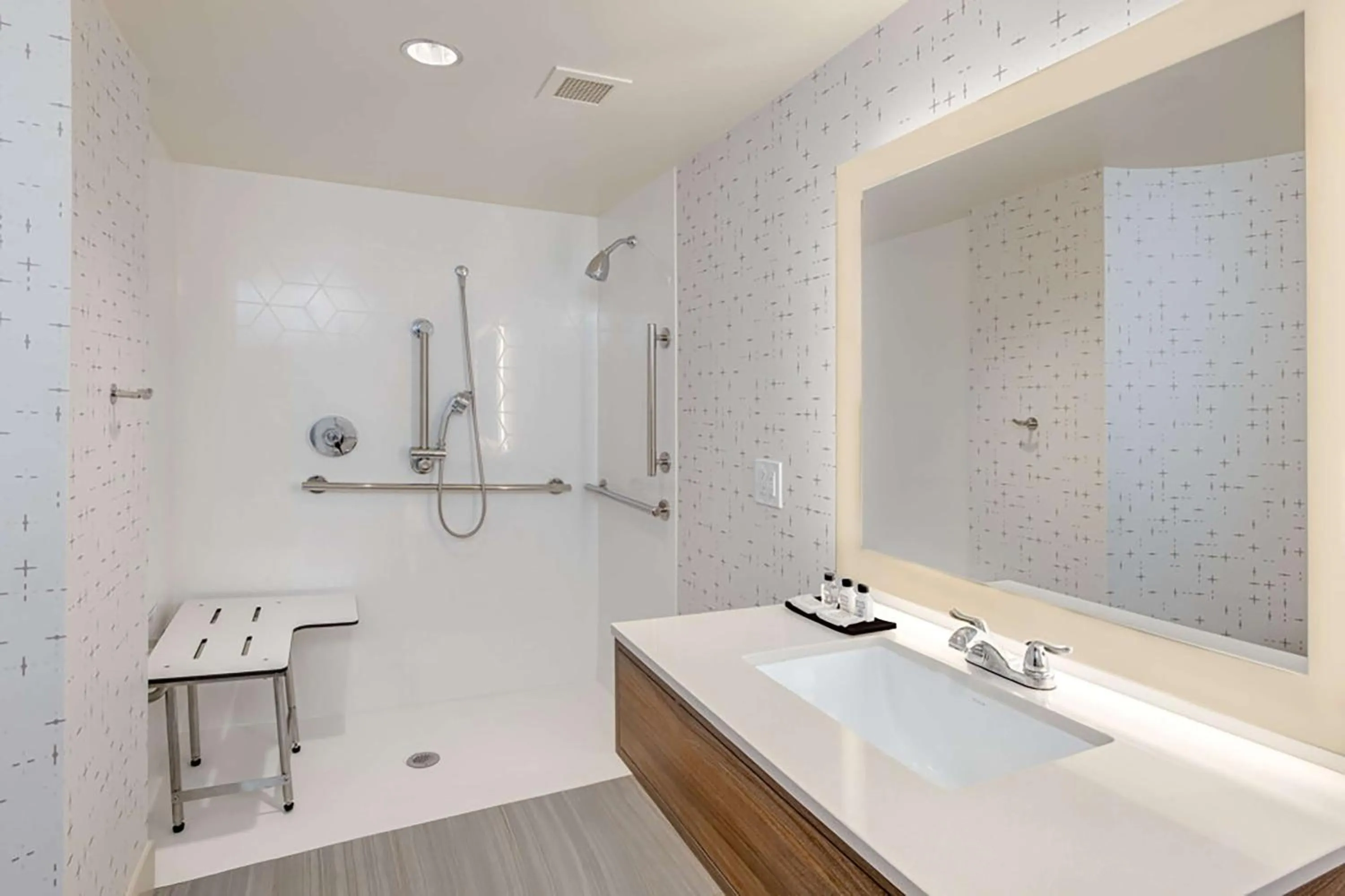 Bedroom in Sonesta Columbus Downtown