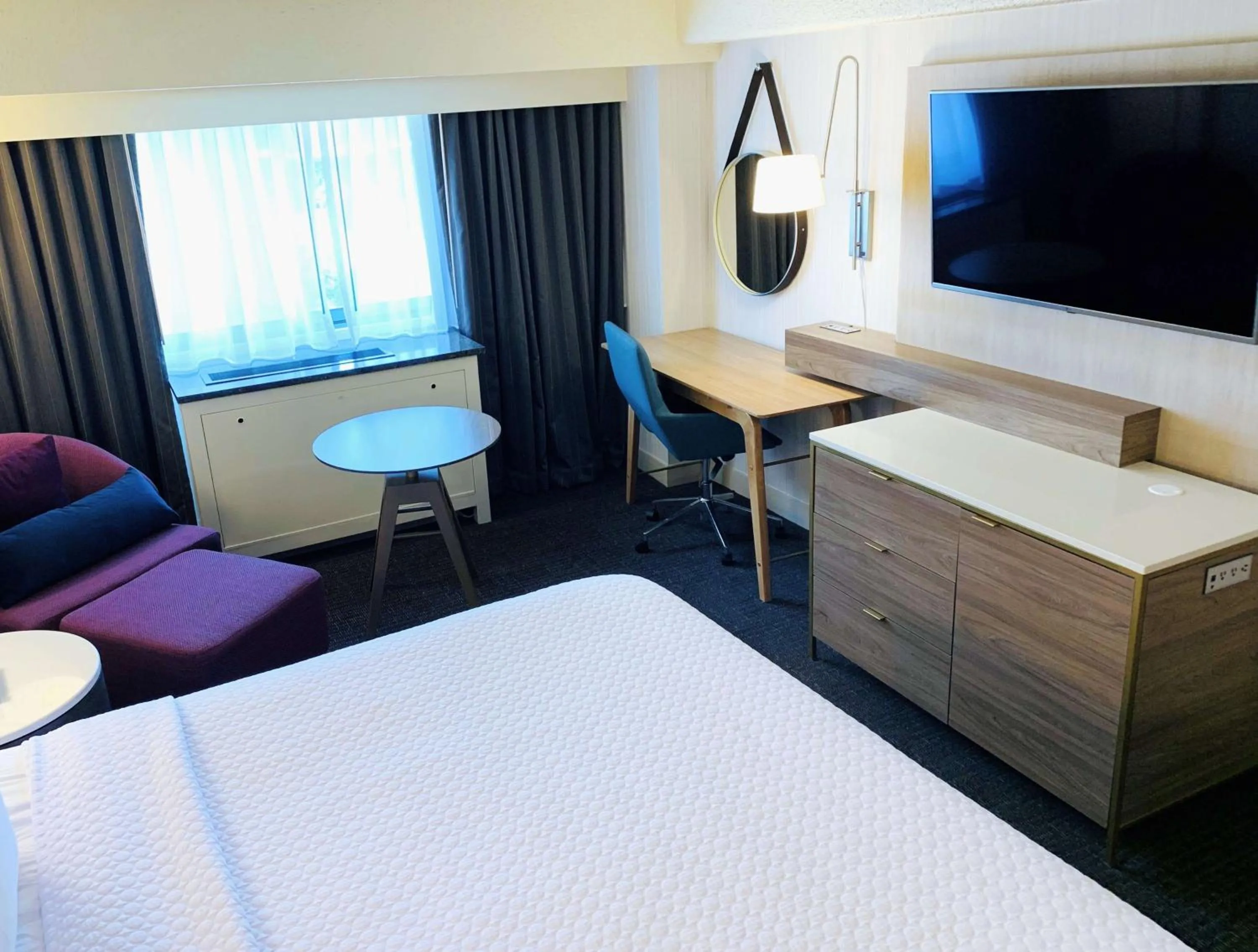 Bedroom, Bed in Sonesta Columbus Downtown