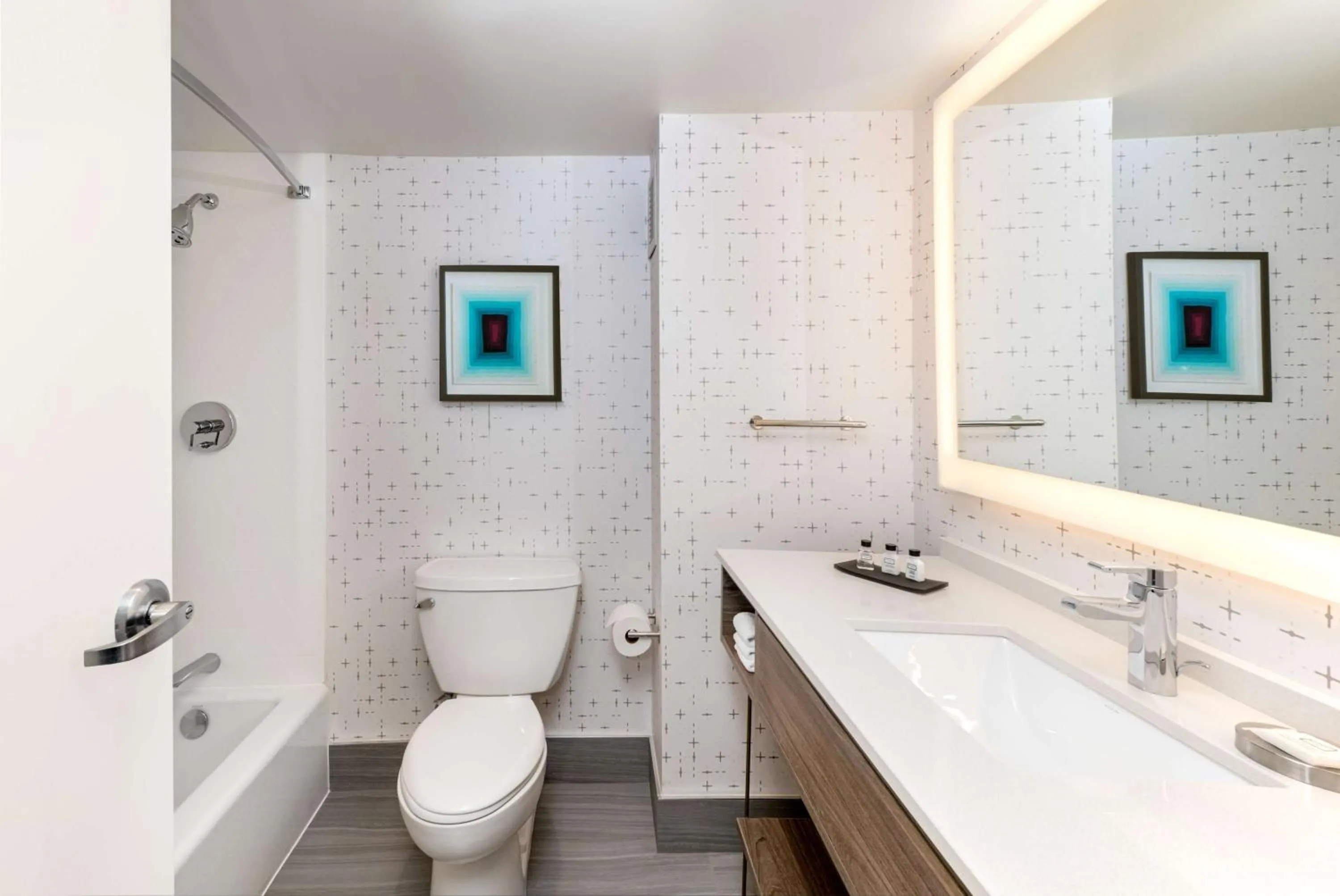 Bathroom in Sonesta Columbus Downtown