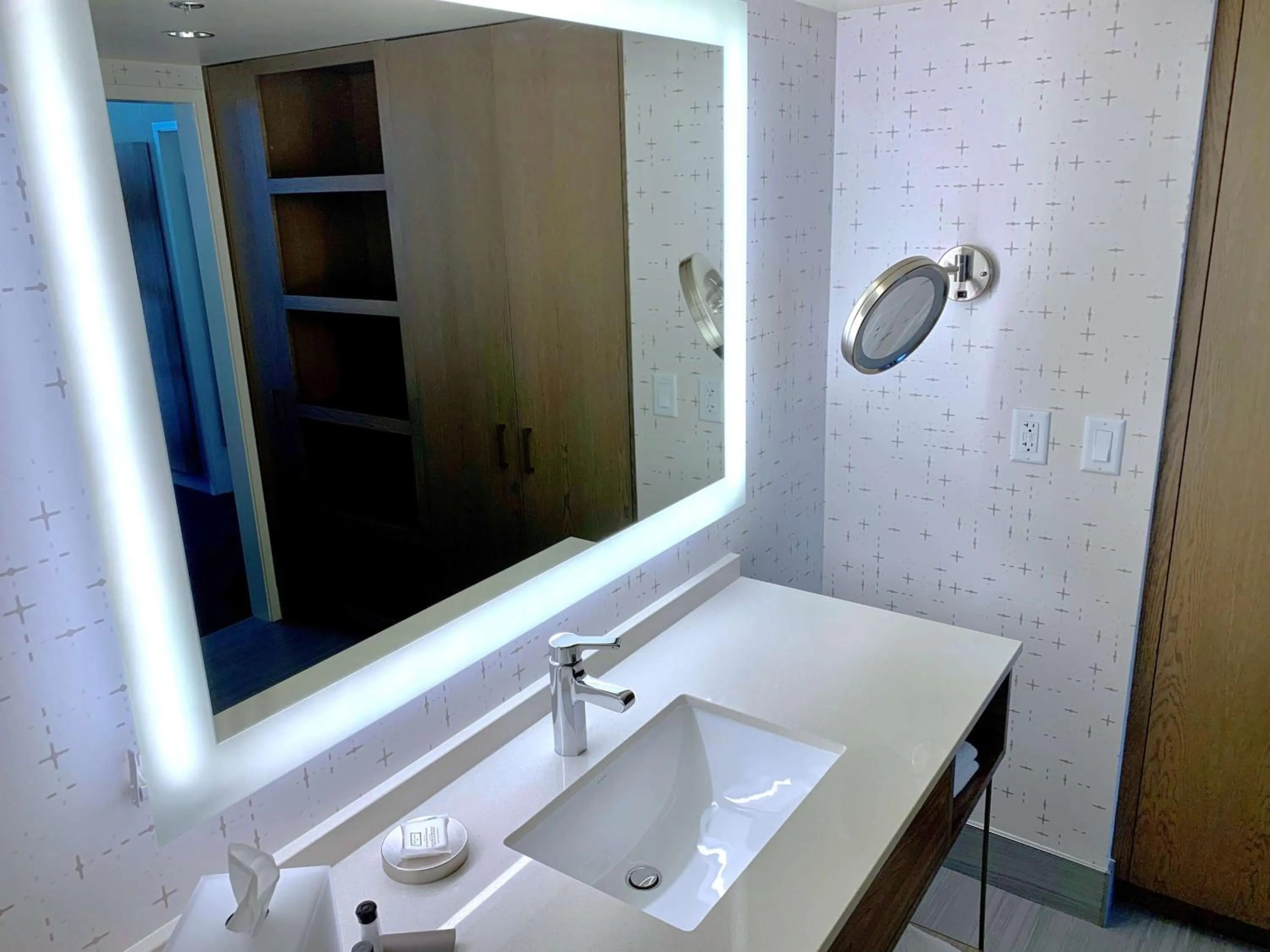 Bathroom in Sonesta Columbus Downtown