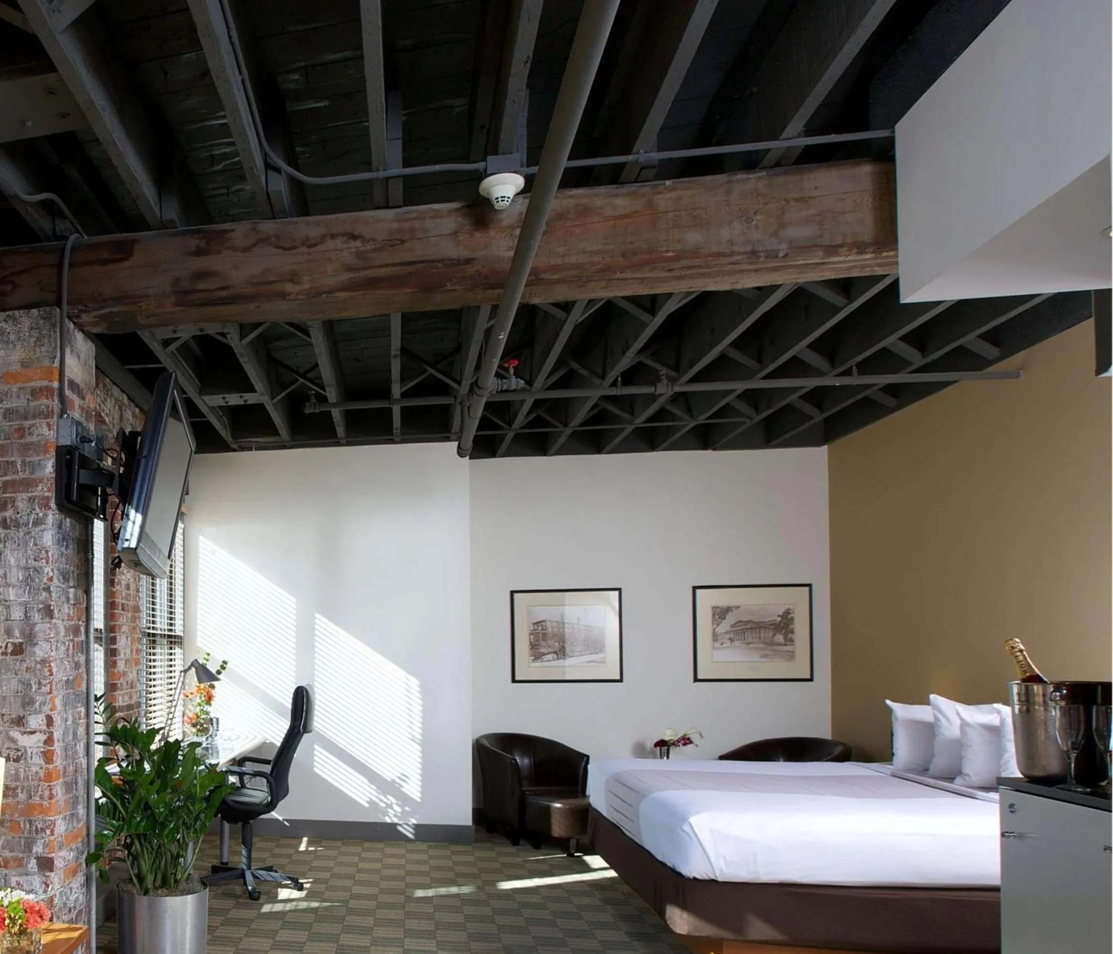 Bedroom, Bed in Sonesta Columbus Downtown