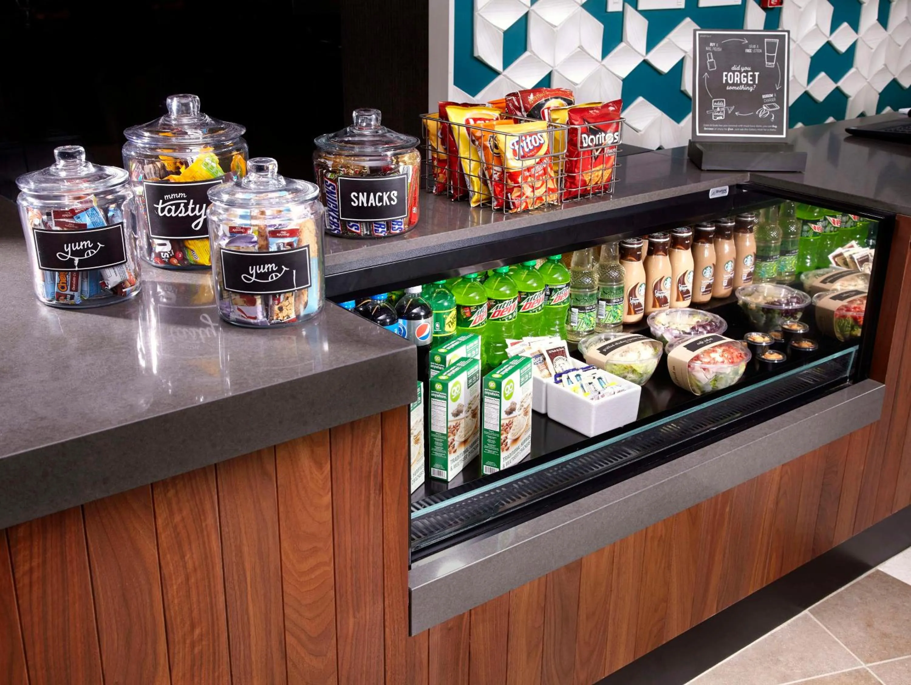 Restaurant/places to eat in Hyatt Place Cleveland/Lyndhurst/Legacy Village