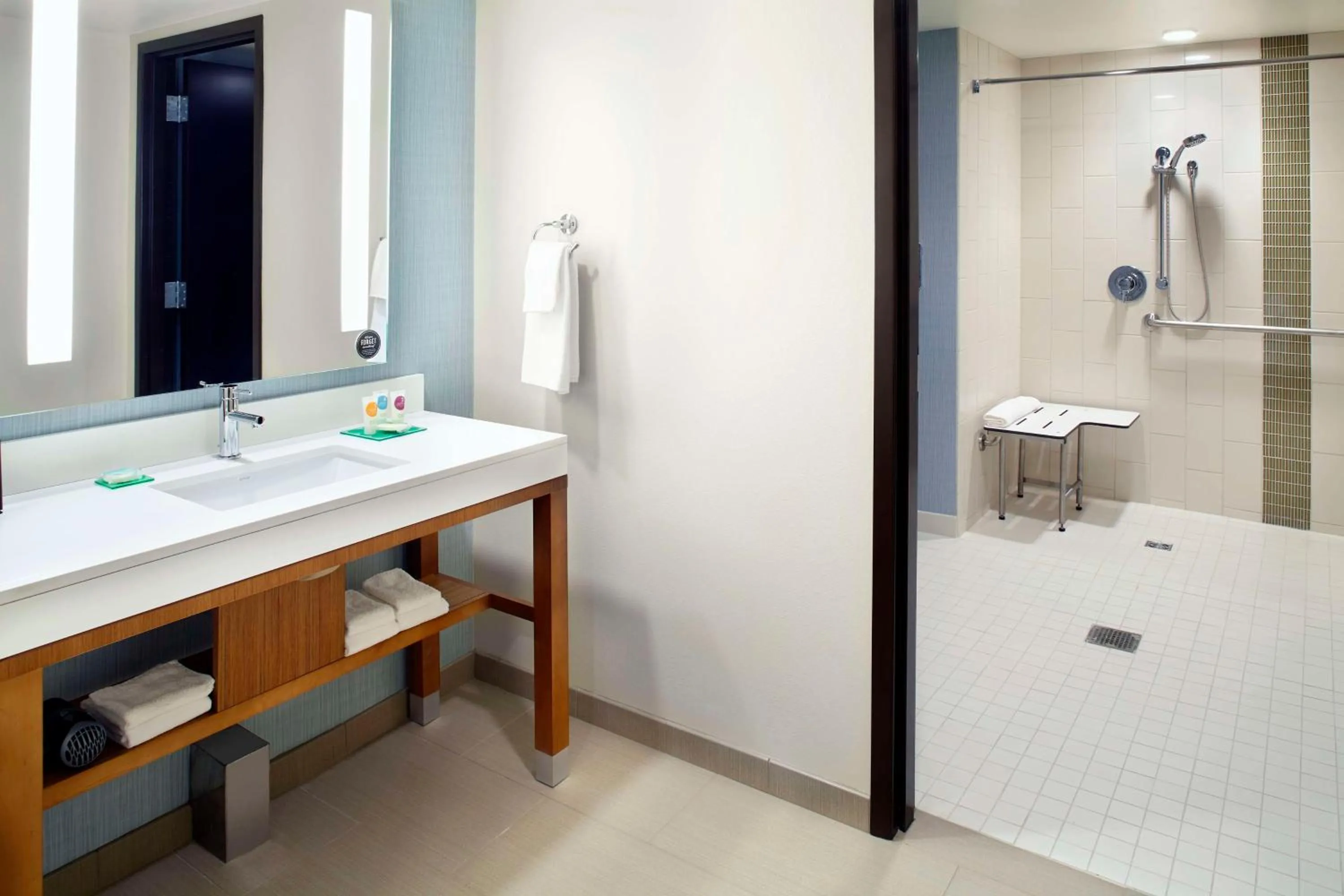 Bathroom in Hyatt Place Cleveland/Lyndhurst/Legacy Village