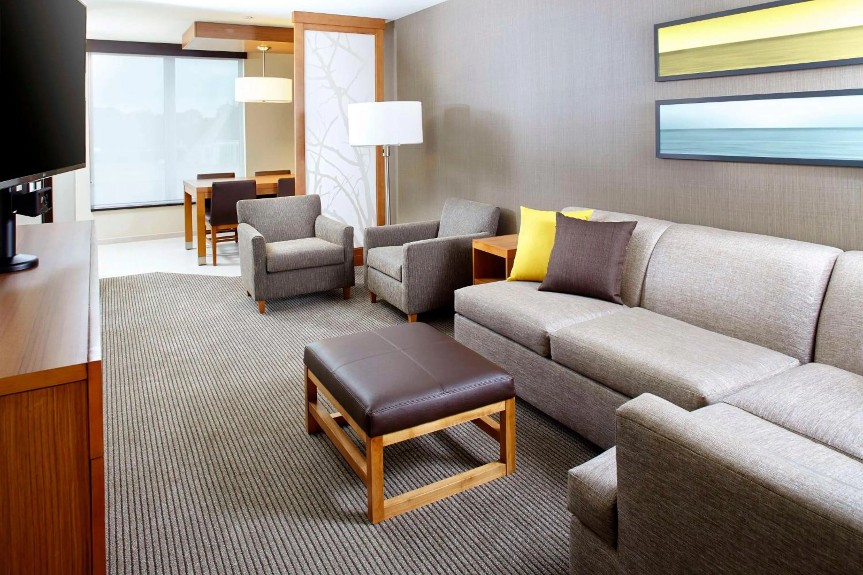 Photo of the whole room in Hyatt Place Cleveland/Lyndhurst/Legacy Village