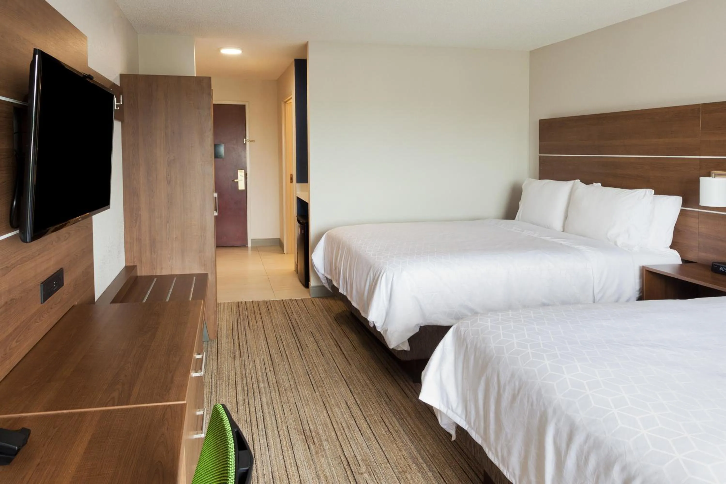 Photo of the whole room, Bed in Holiday Inn Express Hotel & Suites Dothan North by IHG