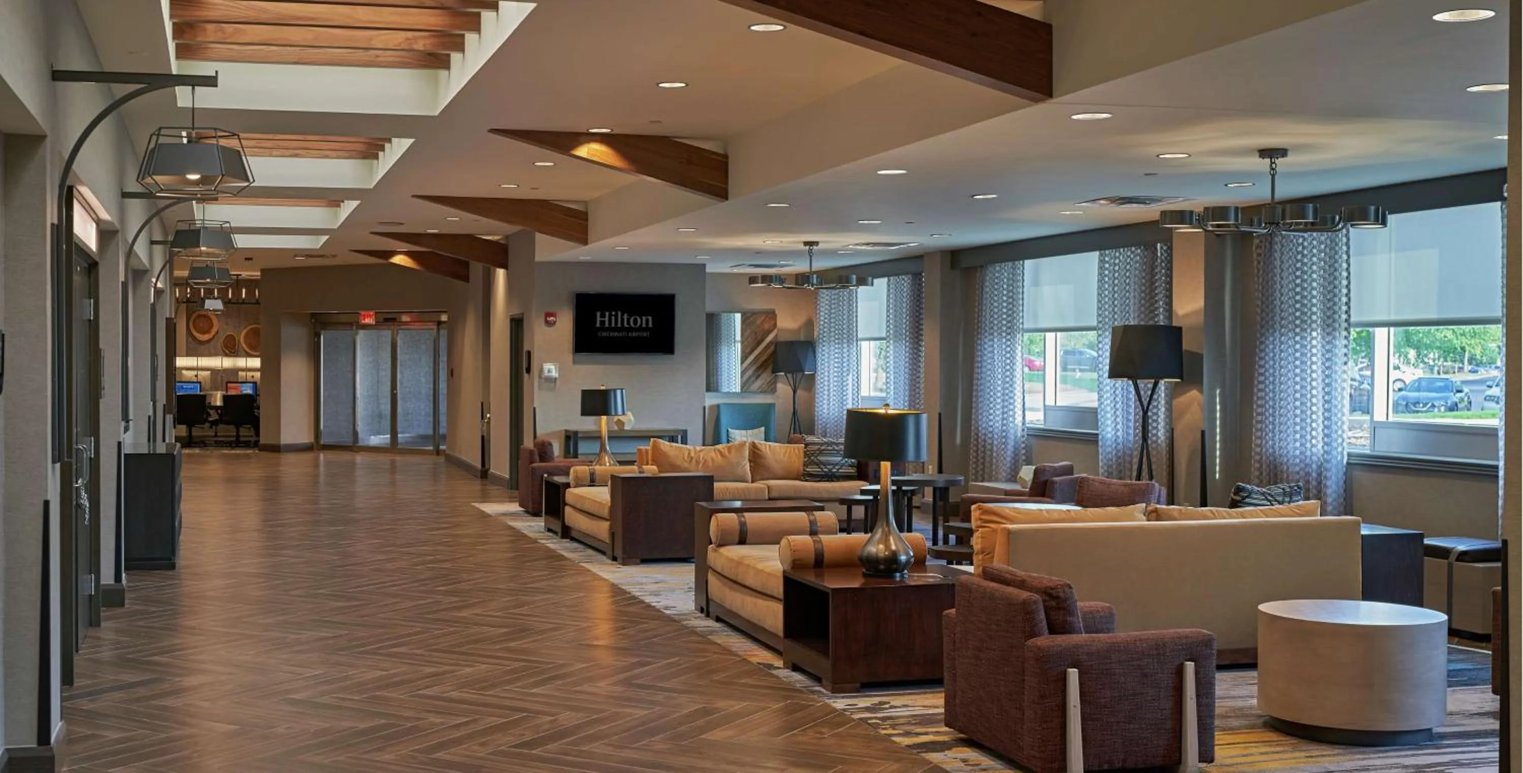 Lobby or reception in Hilton Cincinnati Airport