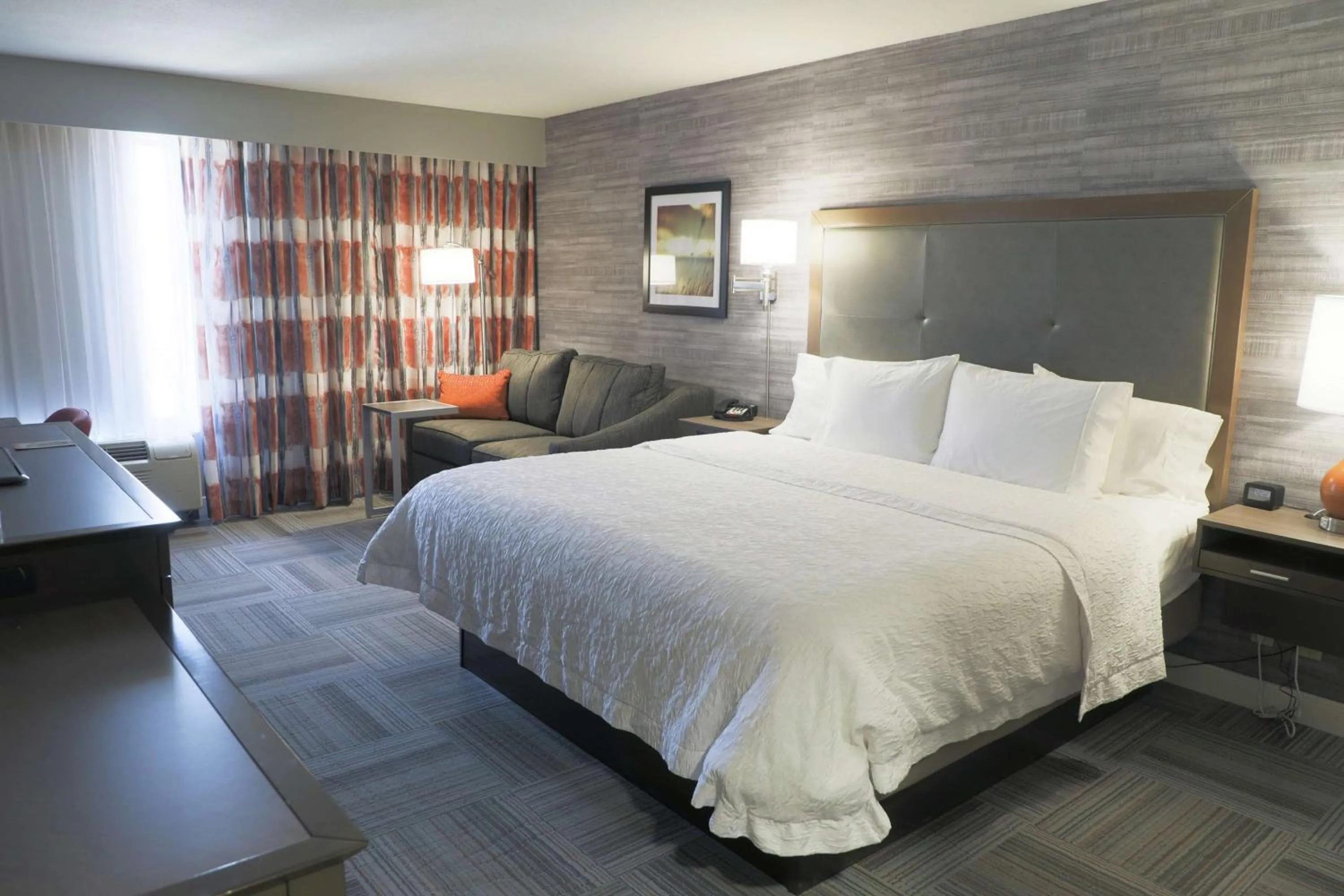 Bedroom, Bed in Hampton Inn Muskogee