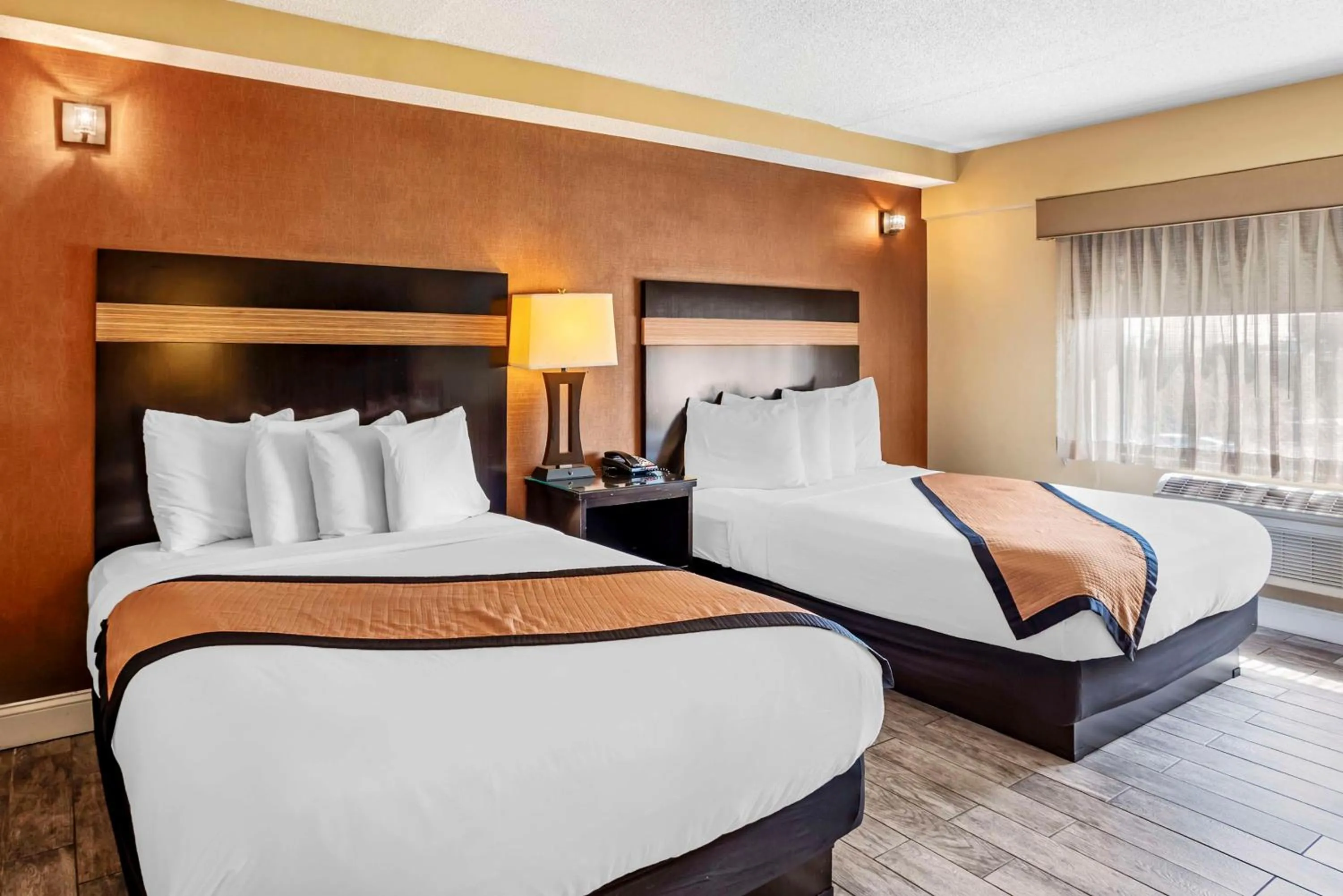 Bedroom, Bed in Best Western Plus Newark Airport West