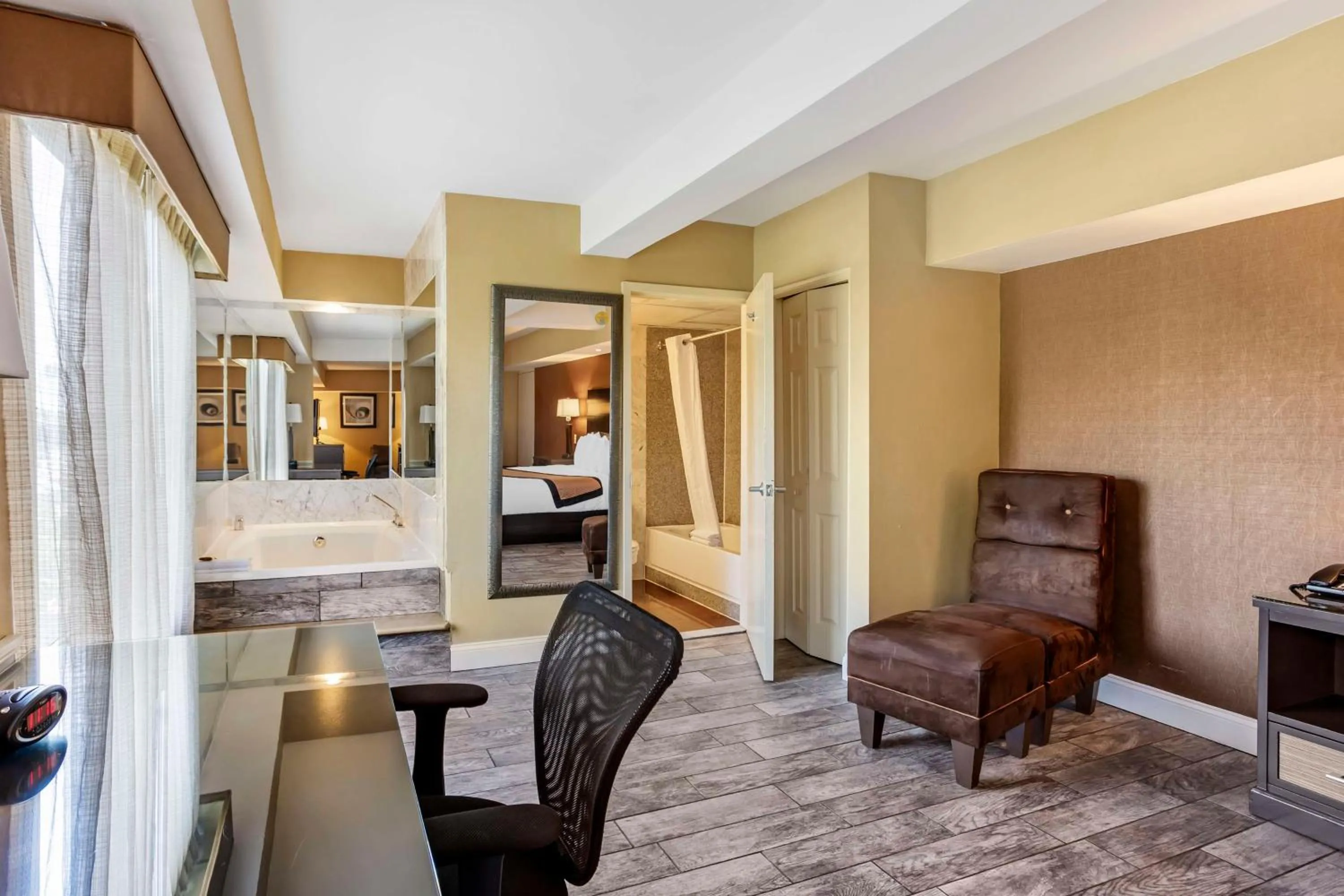 Bedroom, Bed in Best Western Plus Newark Airport West