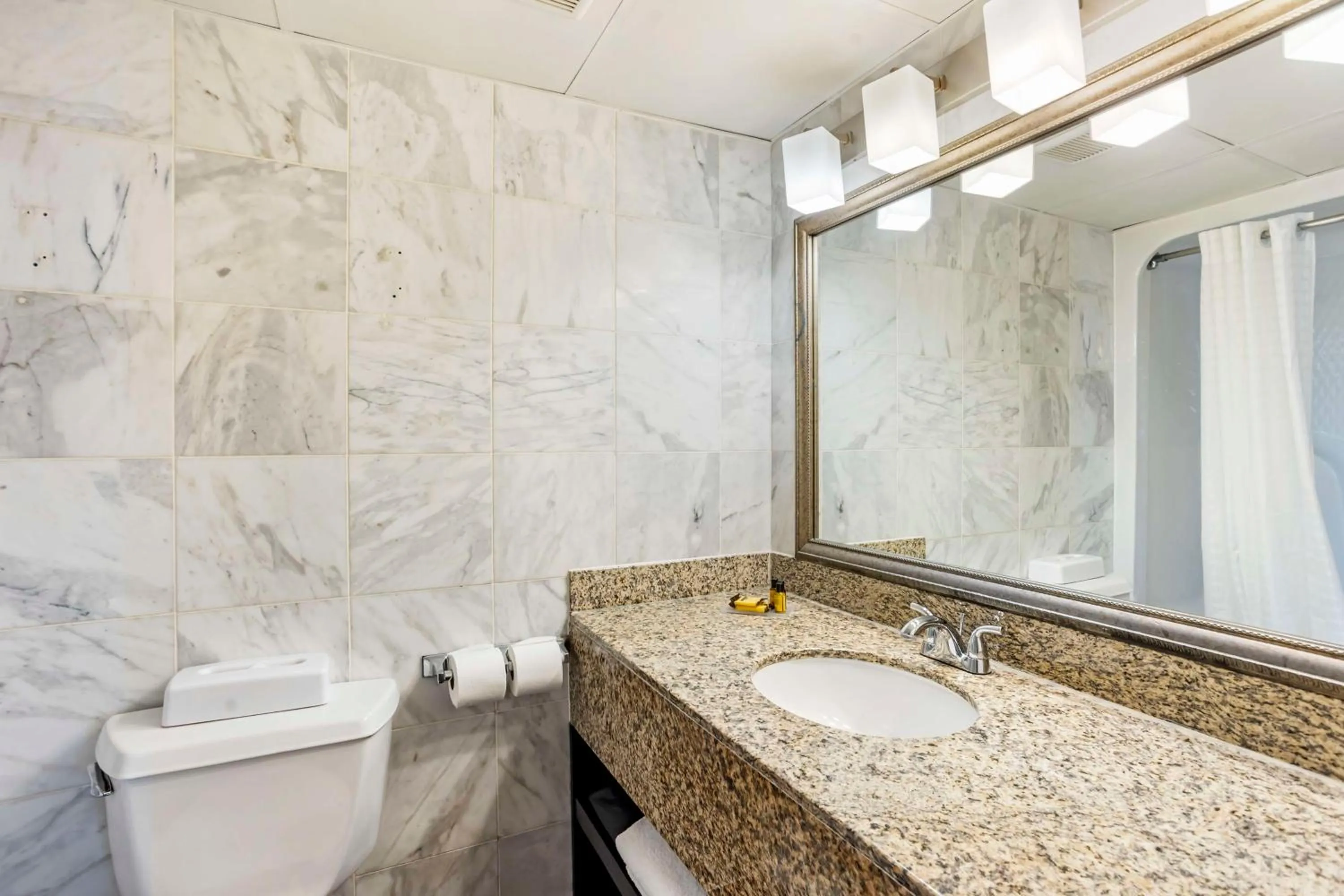 Bathroom in Best Western Plus Newark Airport West