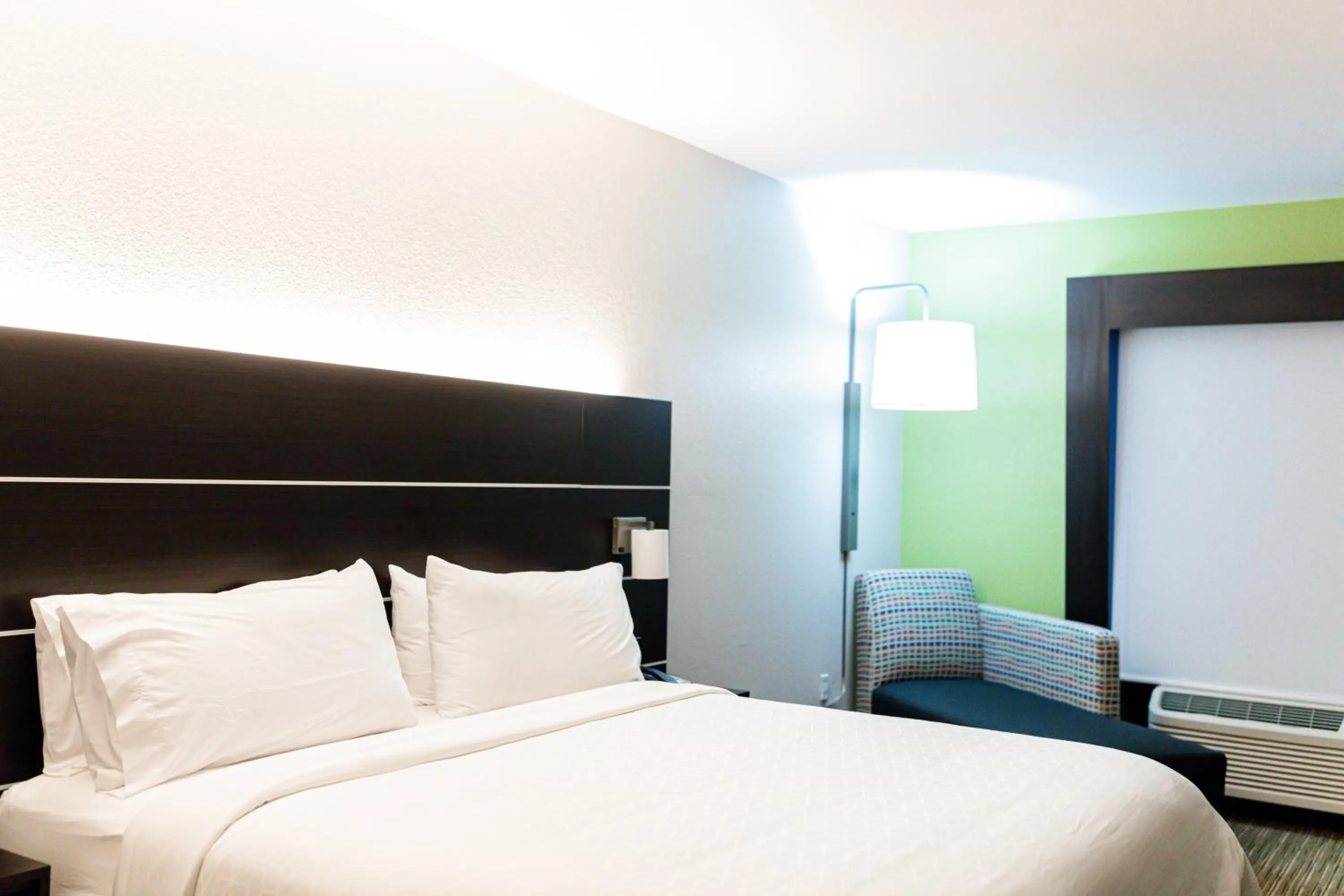 Photo of the whole room, Bed in Holiday Inn Express Hotel & Suites Greenville by IHG