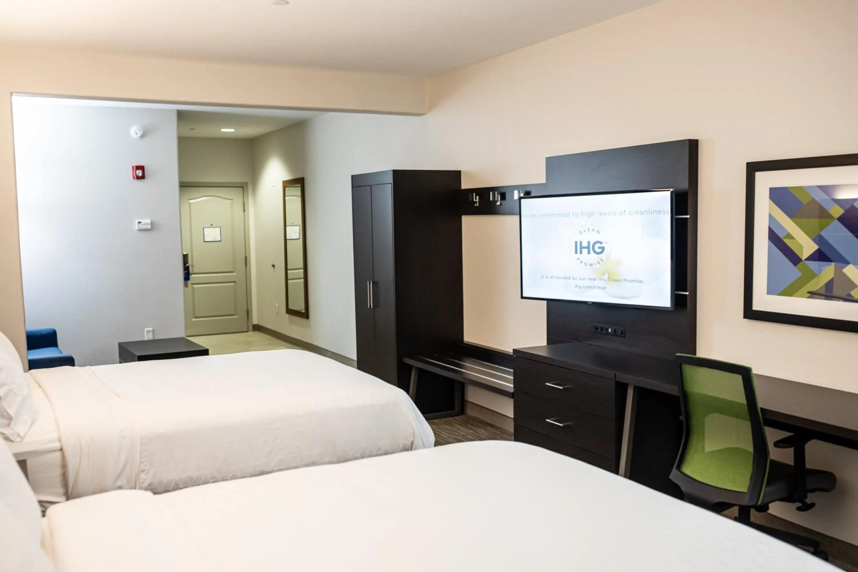Photo of the whole room, Bed in Holiday Inn Express Hotel & Suites Greenville by IHG