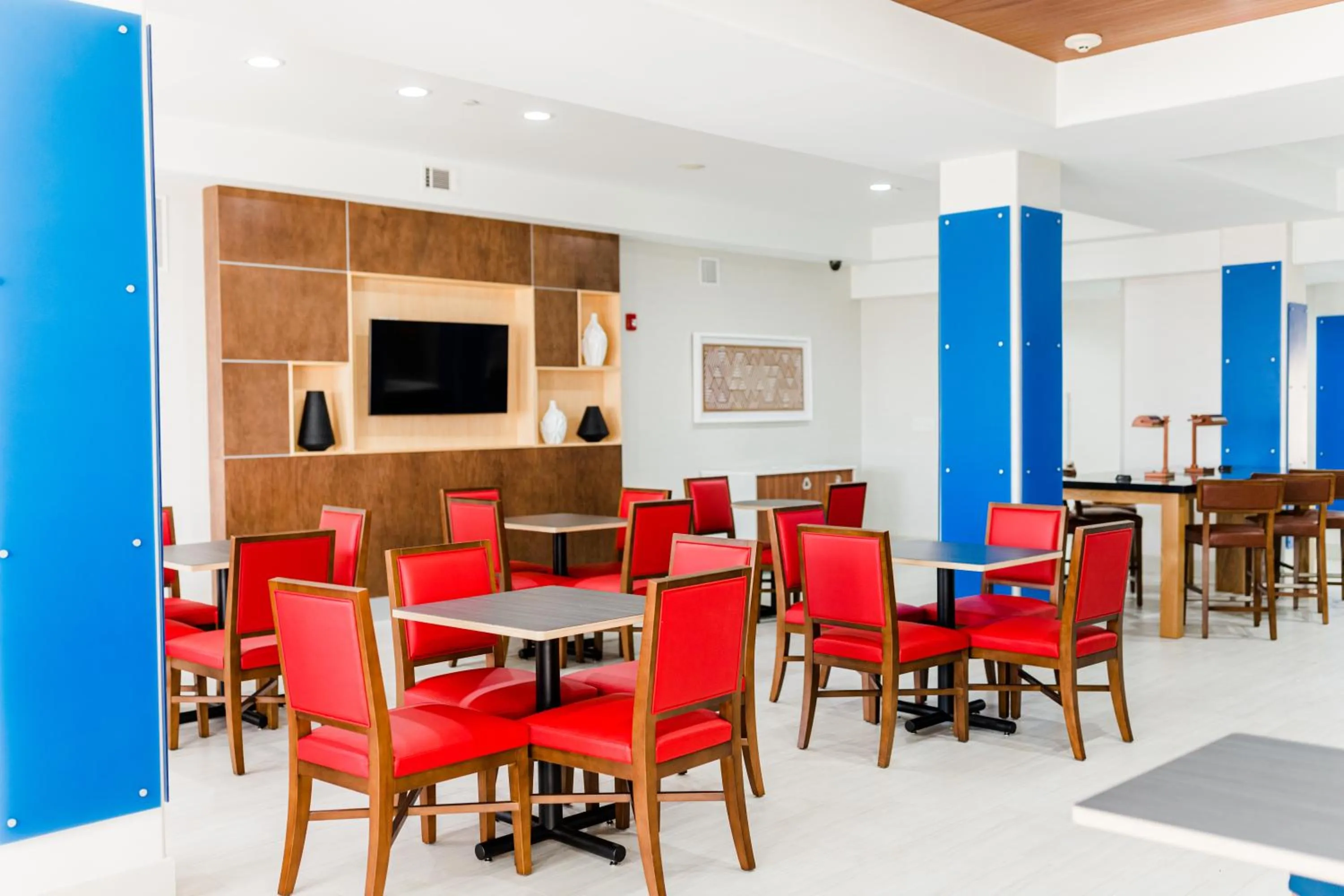 Dining area in Holiday Inn Express Hotel & Suites Greenville by IHG