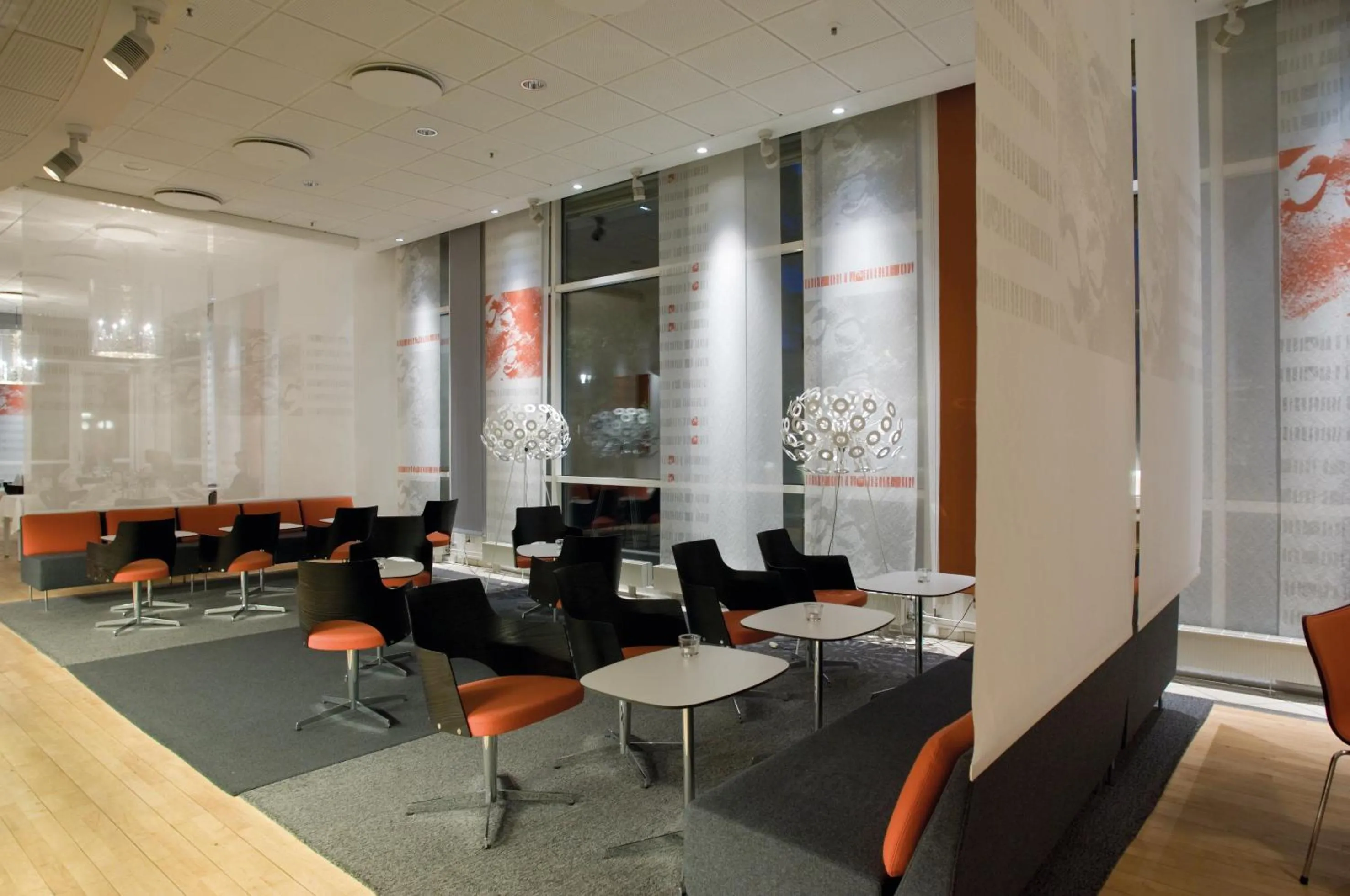 Restaurant/places to eat in Elite Park Hotel