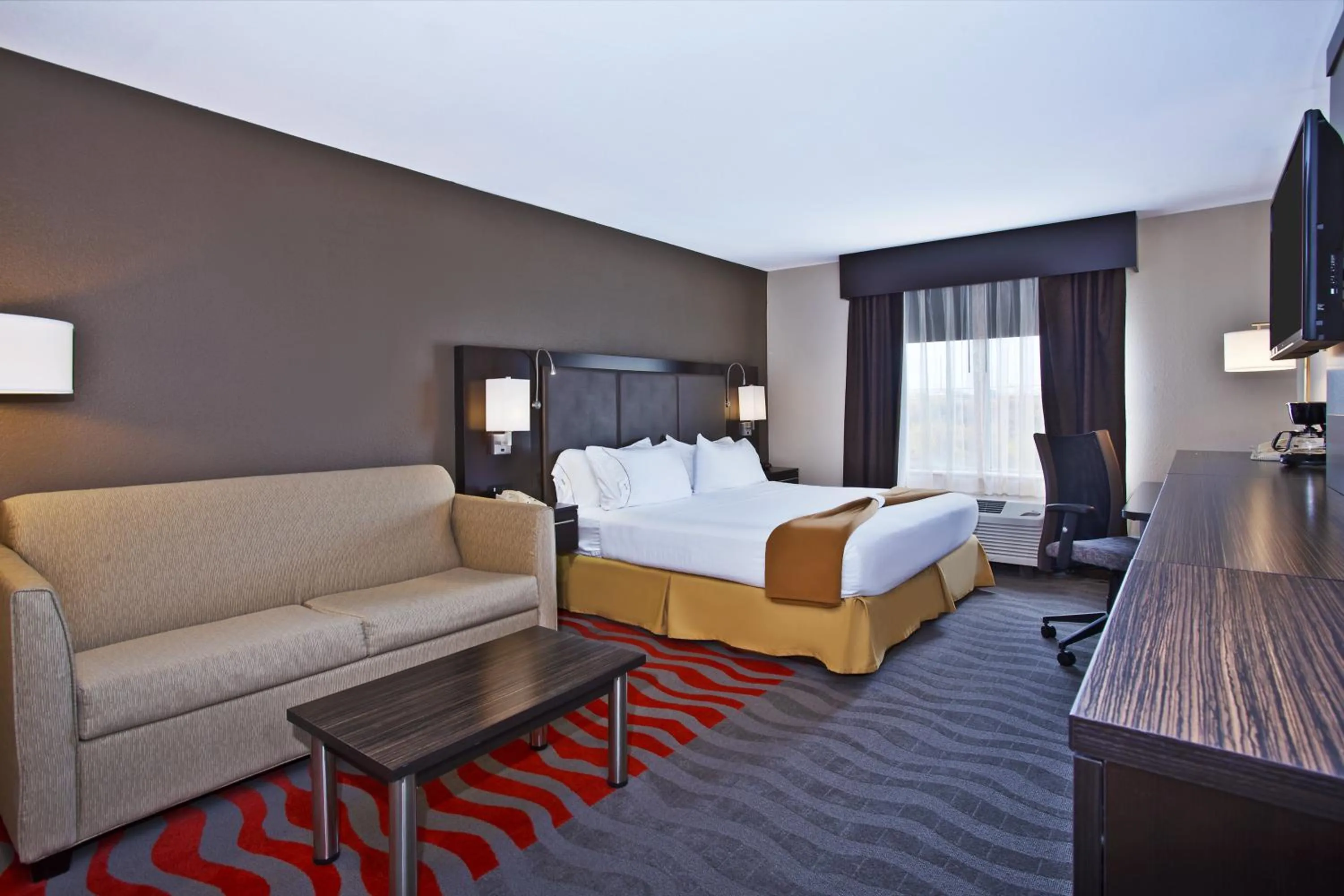 Photo of the whole room, Bed in Holiday Inn Express Hotel & Suites Columbus Southeast Groveport by IHG