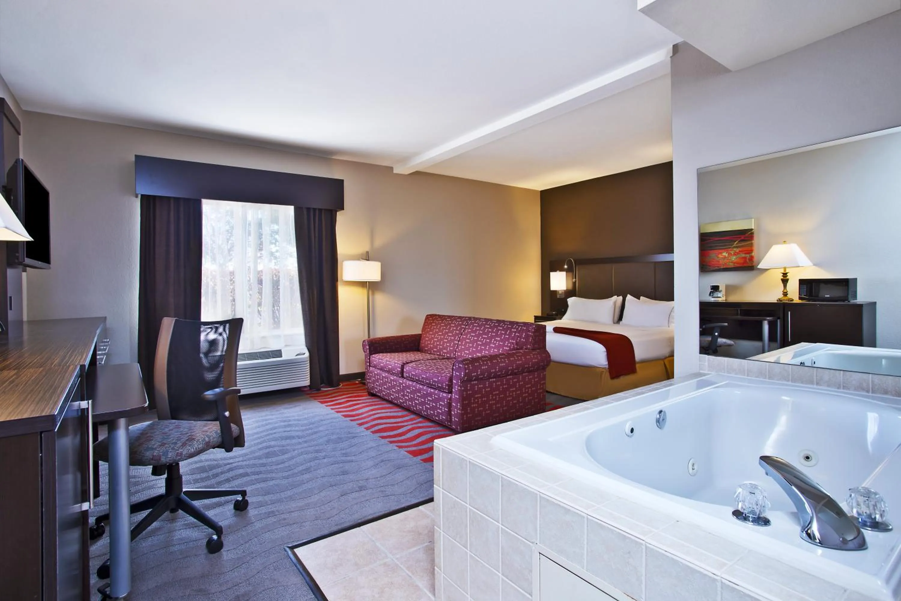 Photo of the whole room, Bed in Holiday Inn Express Hotel & Suites Columbus Southeast Groveport by IHG