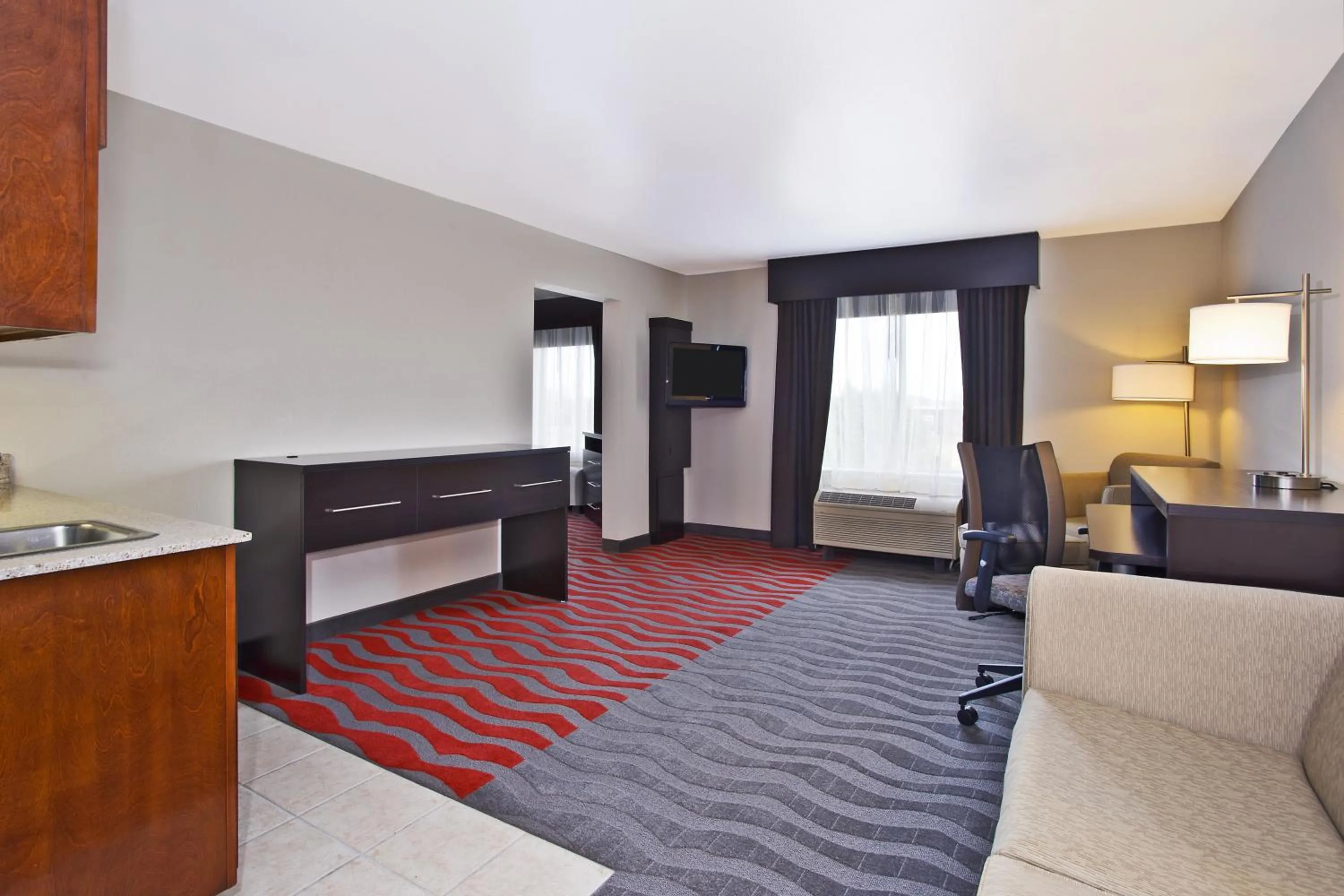 Photo of the whole room, Bed in Holiday Inn Express Hotel & Suites Columbus Southeast Groveport by IHG