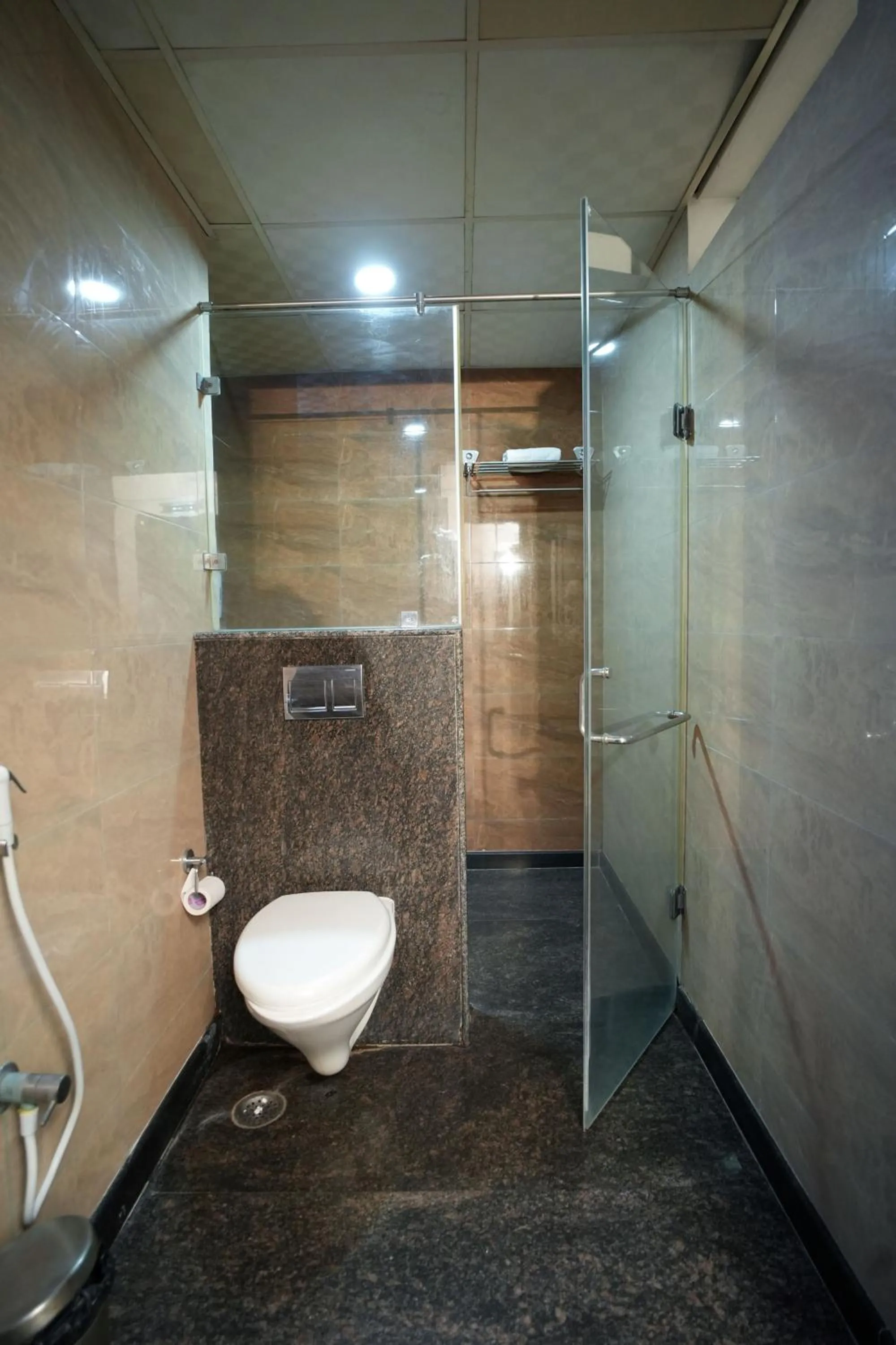 Bathroom in Cartier Biznotel