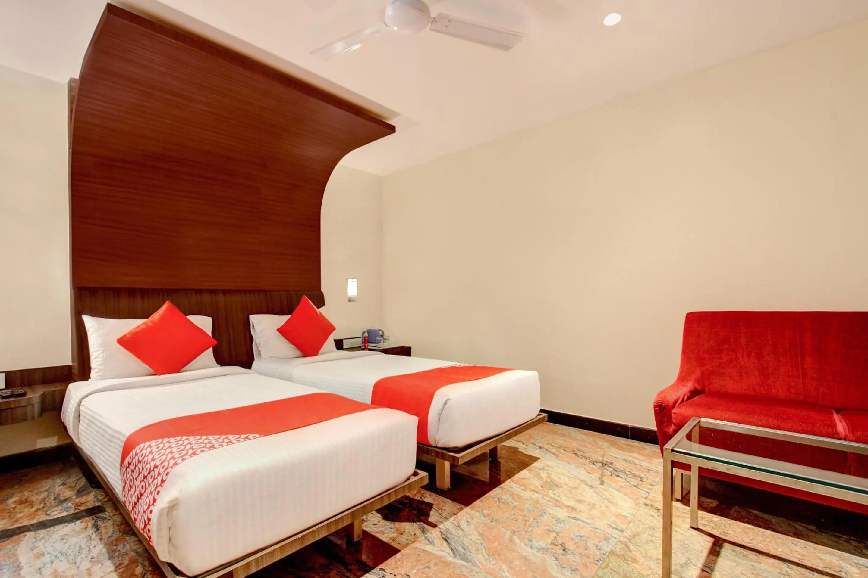 Bedroom, Bed in Cartier Biznotel