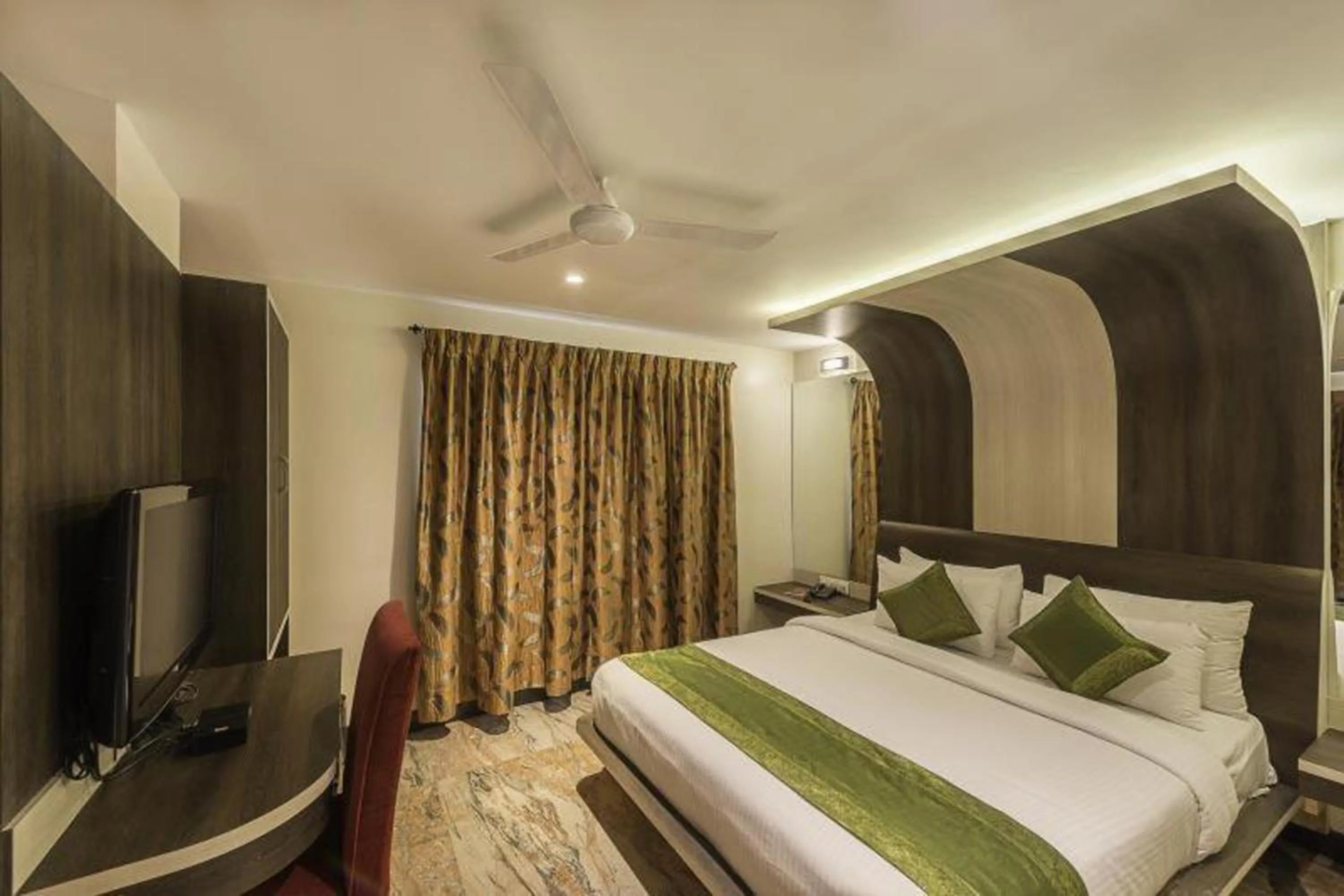 Coffee/tea facilities, Bed in Cartier Biznotel
