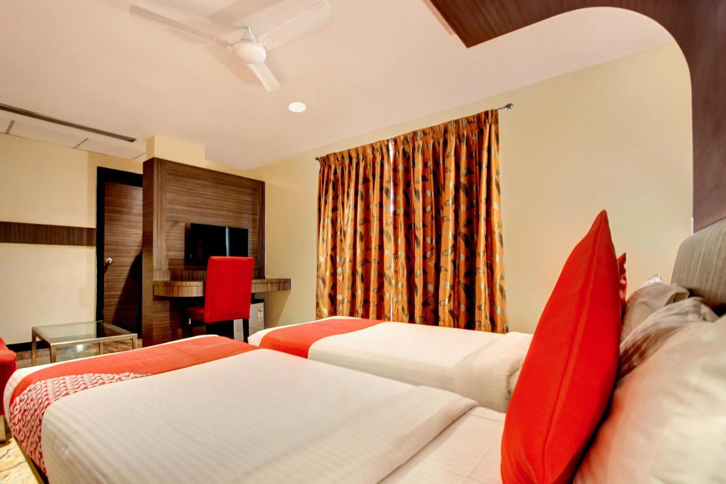 Bedroom, Bed in Cartier Biznotel