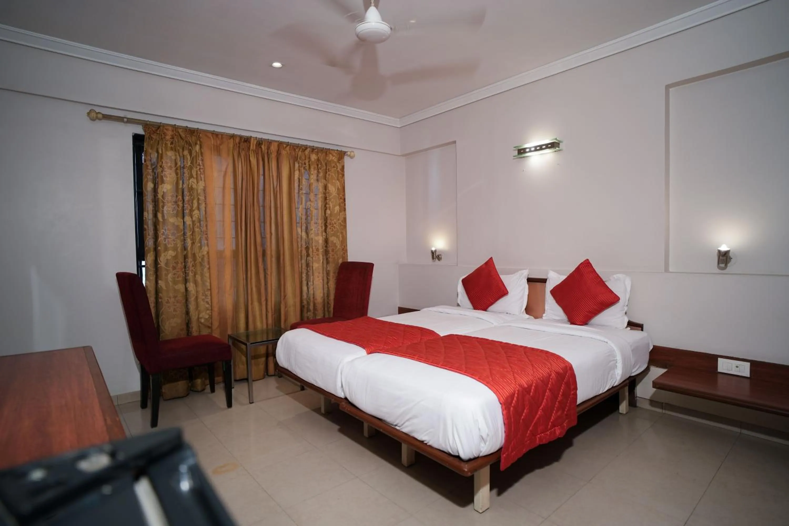 Bed in Cartier Biznotel