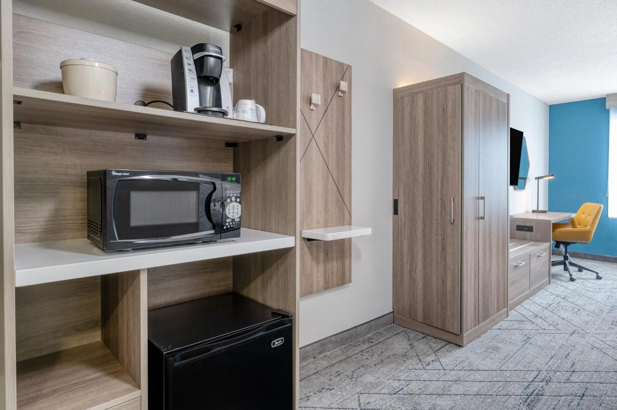 Photo of the whole room in Holiday Inn Express Hotel & Suites Columbus Airport by IHG