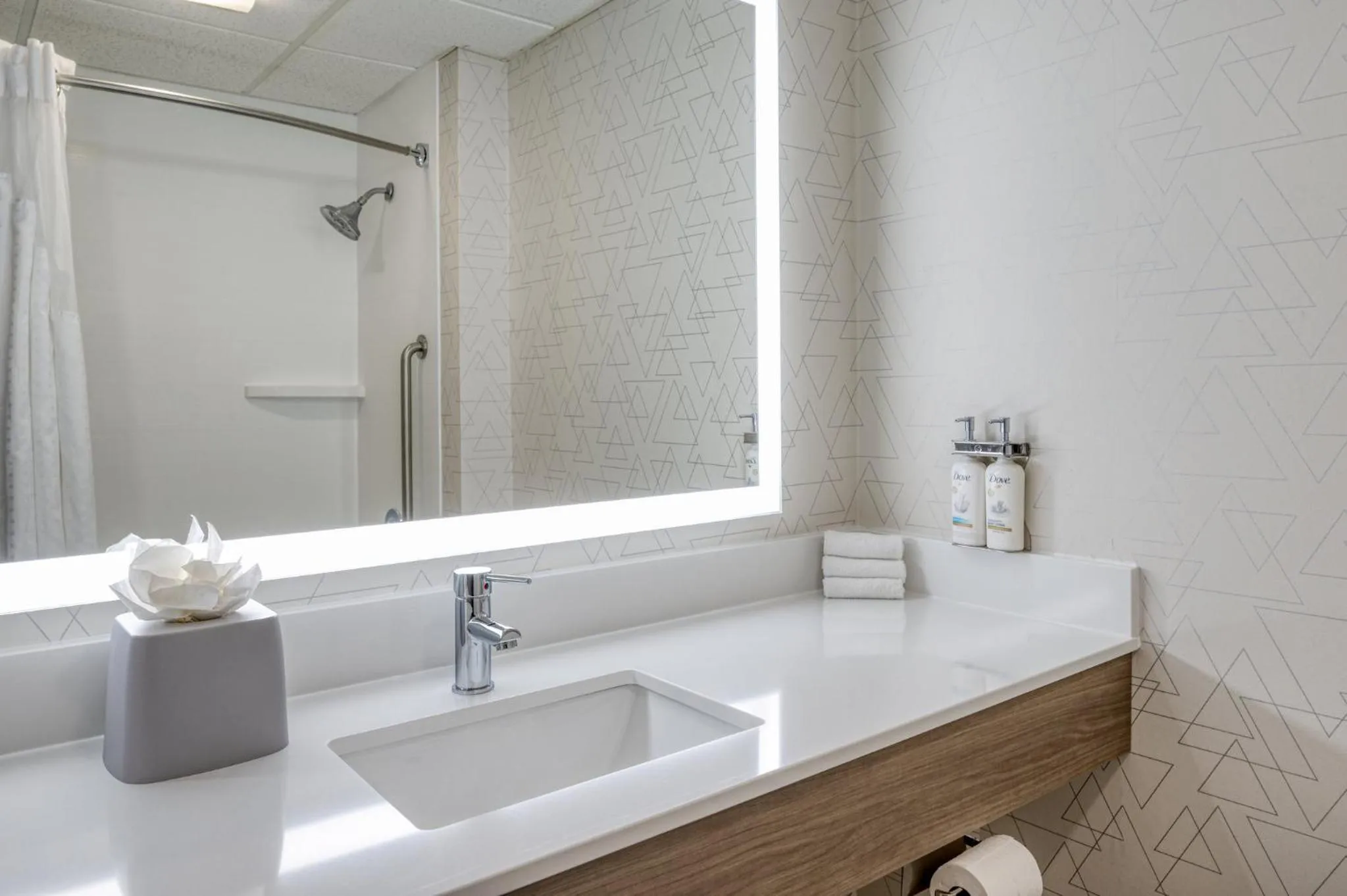 Photo of the whole room in Holiday Inn Express Hotel & Suites Columbus Airport by IHG