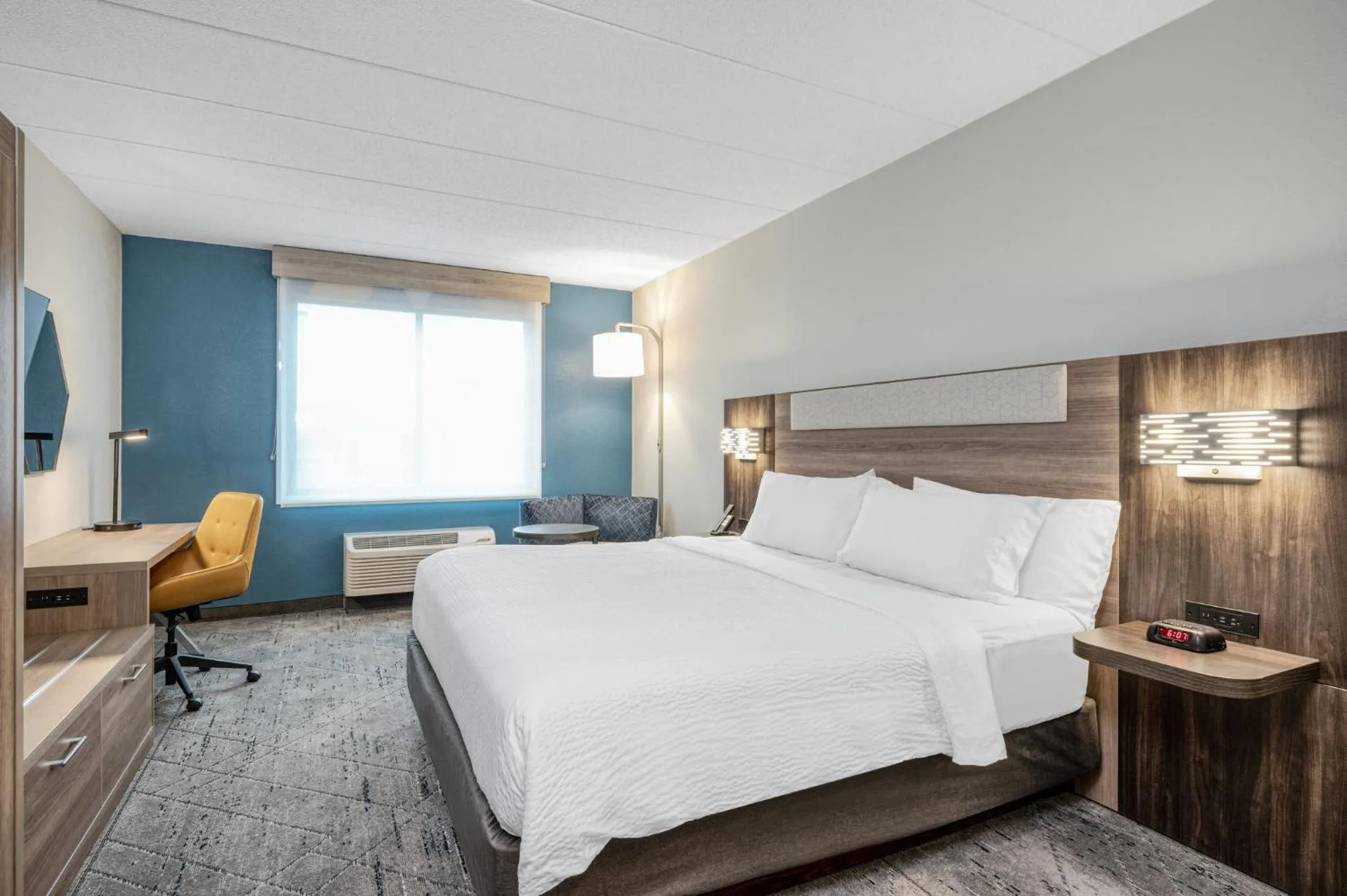 Photo of the whole room, Bed in Holiday Inn Express Hotel & Suites Columbus Airport by IHG