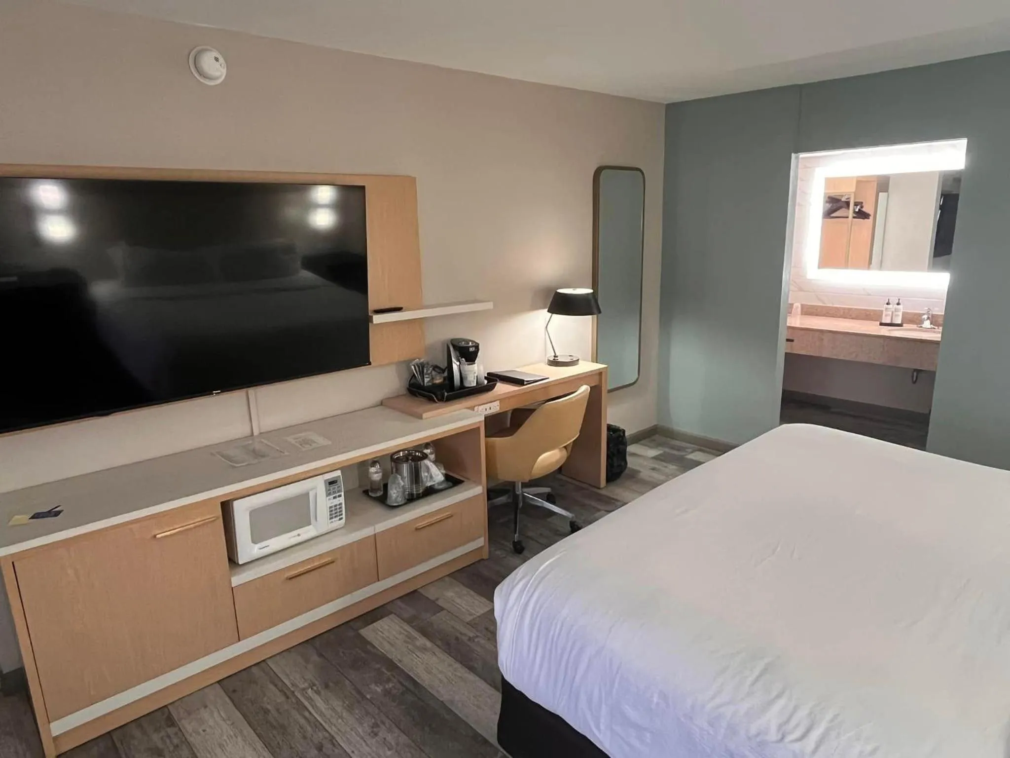 Bed in Wyndham Garden Lake Guntersville