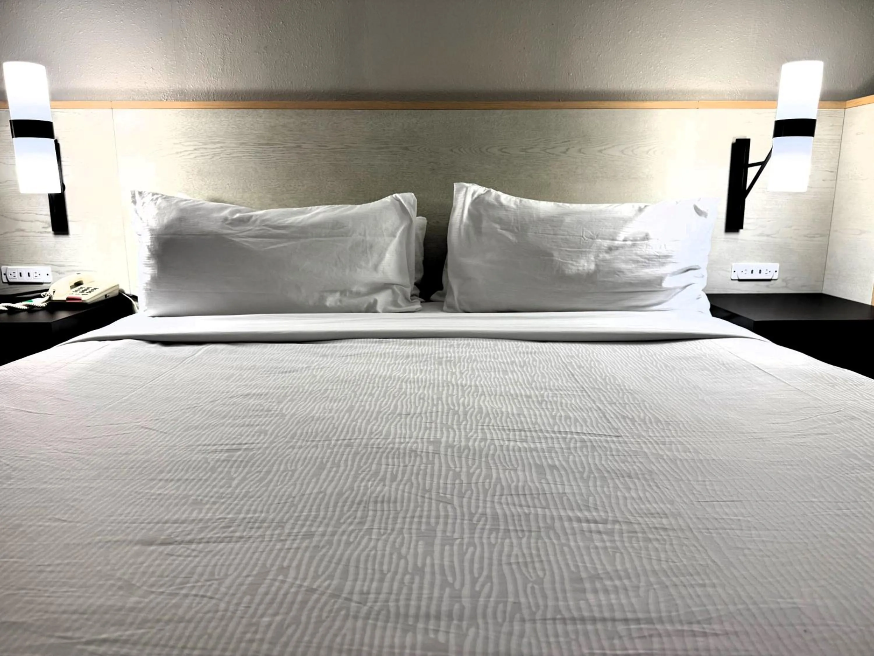 Bed in Wyndham Garden Lake Guntersville