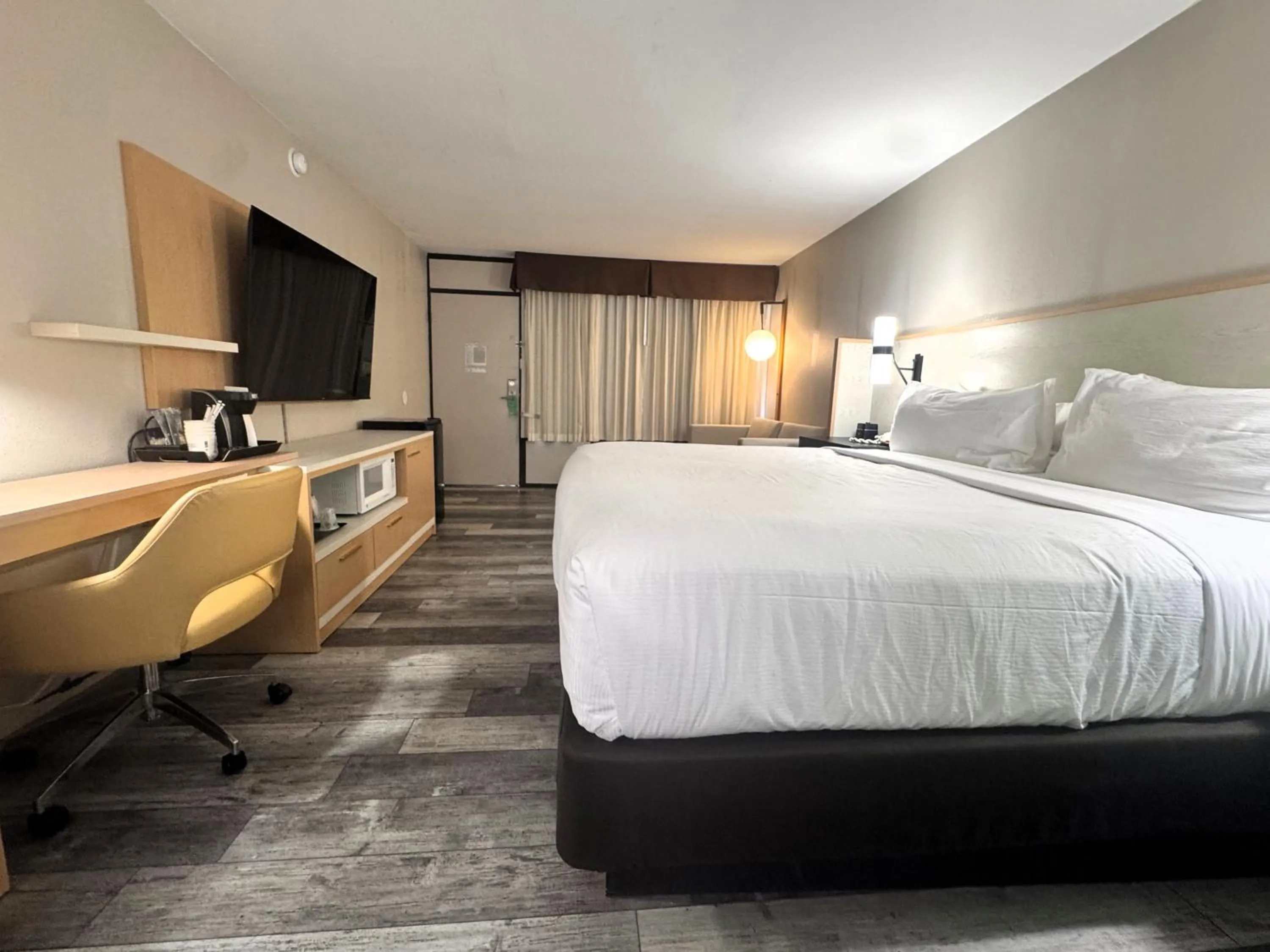 Photo of the whole room, Bed in Wyndham Garden Lake Guntersville