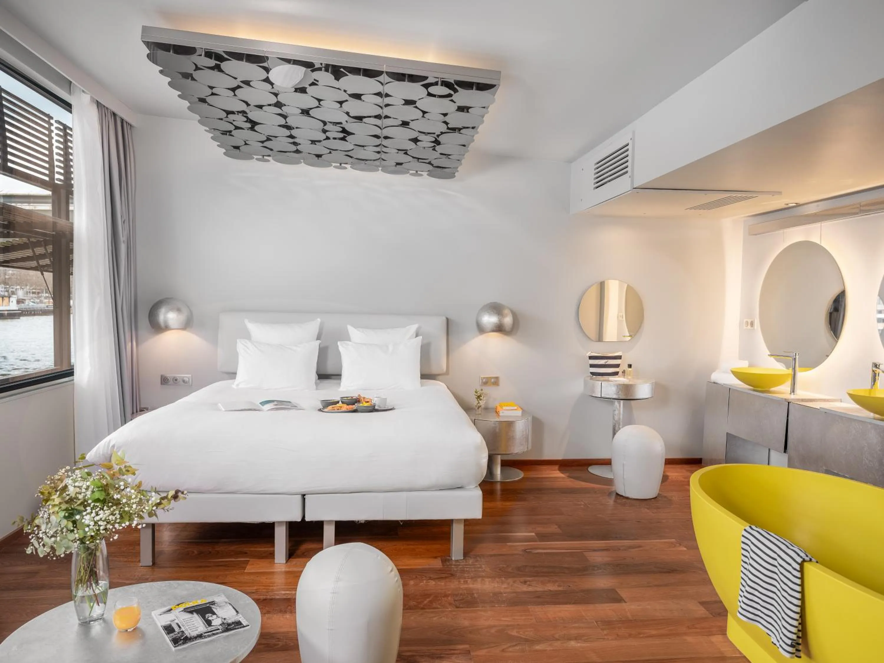 Bedroom, Bed in Hotel OFF Paris Seine