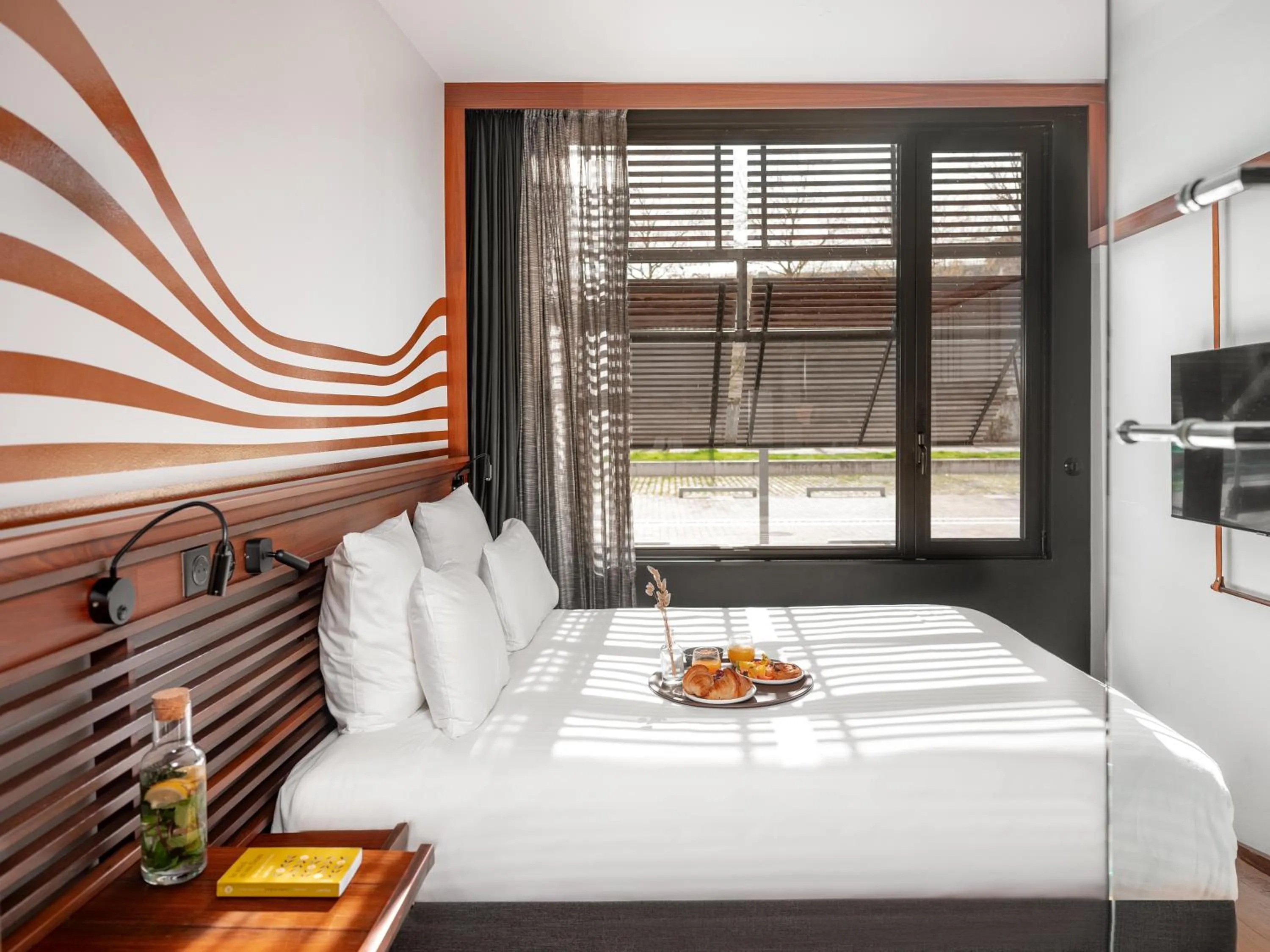 Bed in Hotel OFF Paris Seine