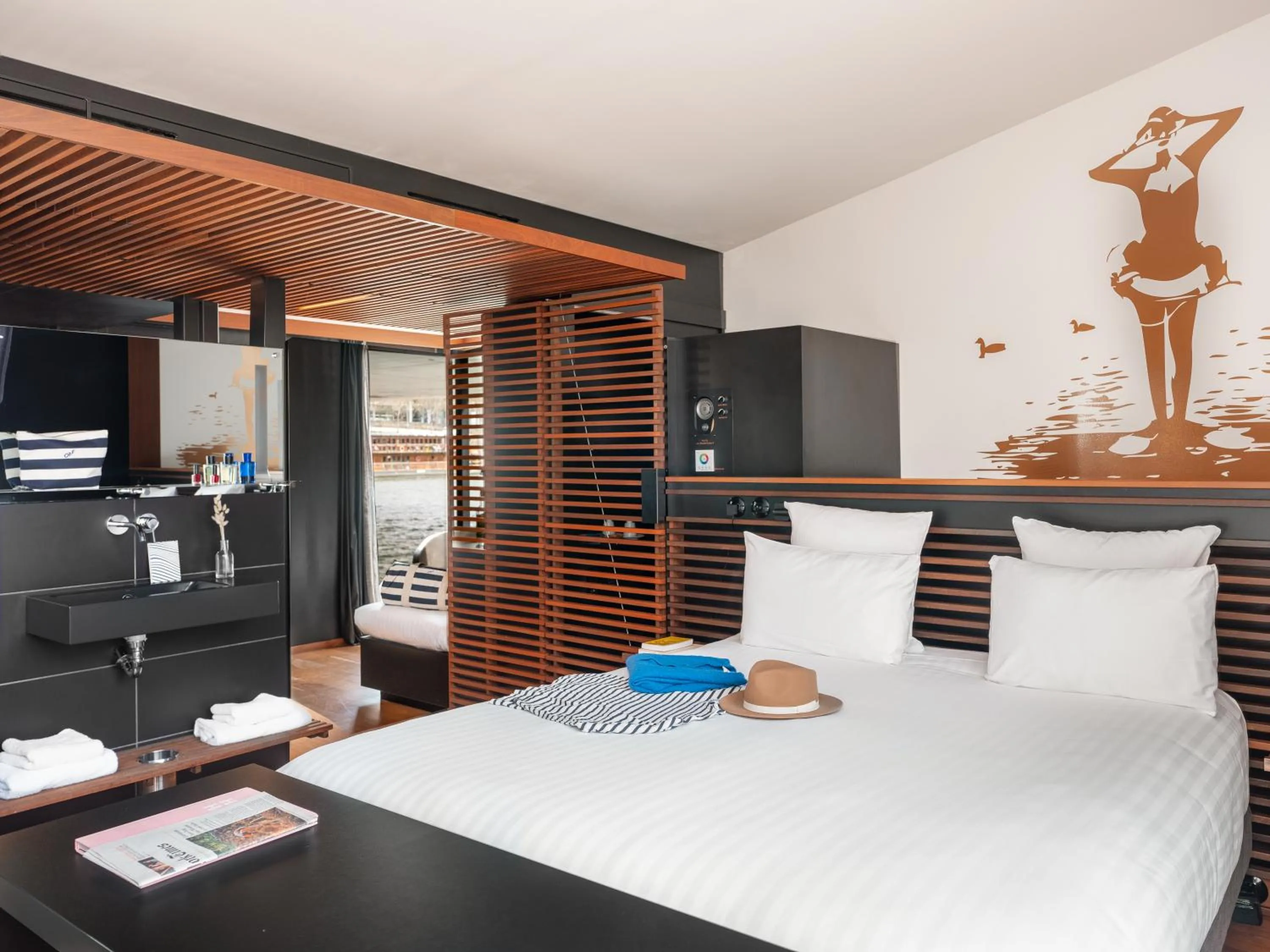 Bedroom, Bed in Hotel OFF Paris Seine