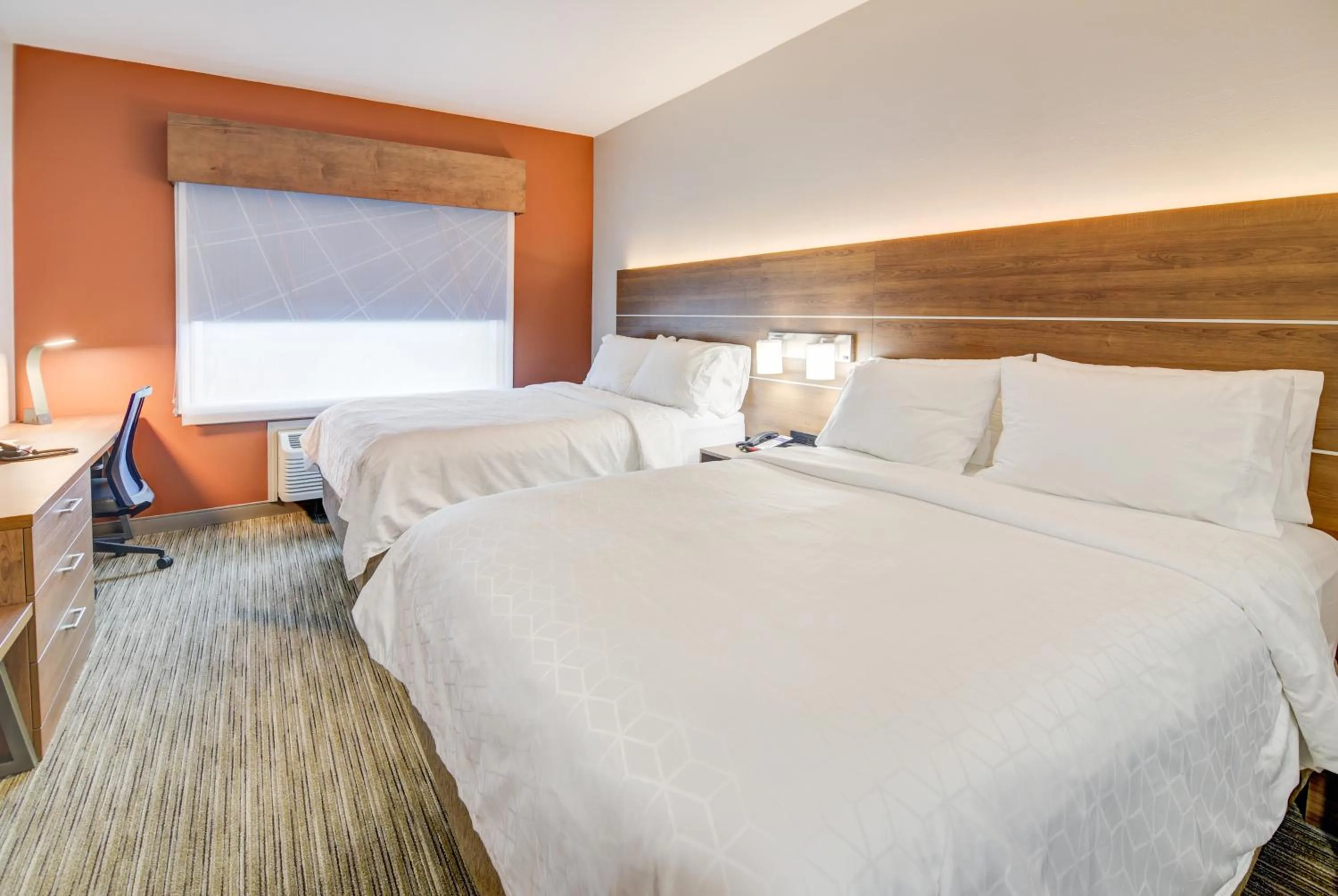 Property building, Bed in Holiday Inn Express Hotel & Suites Foley by IHG