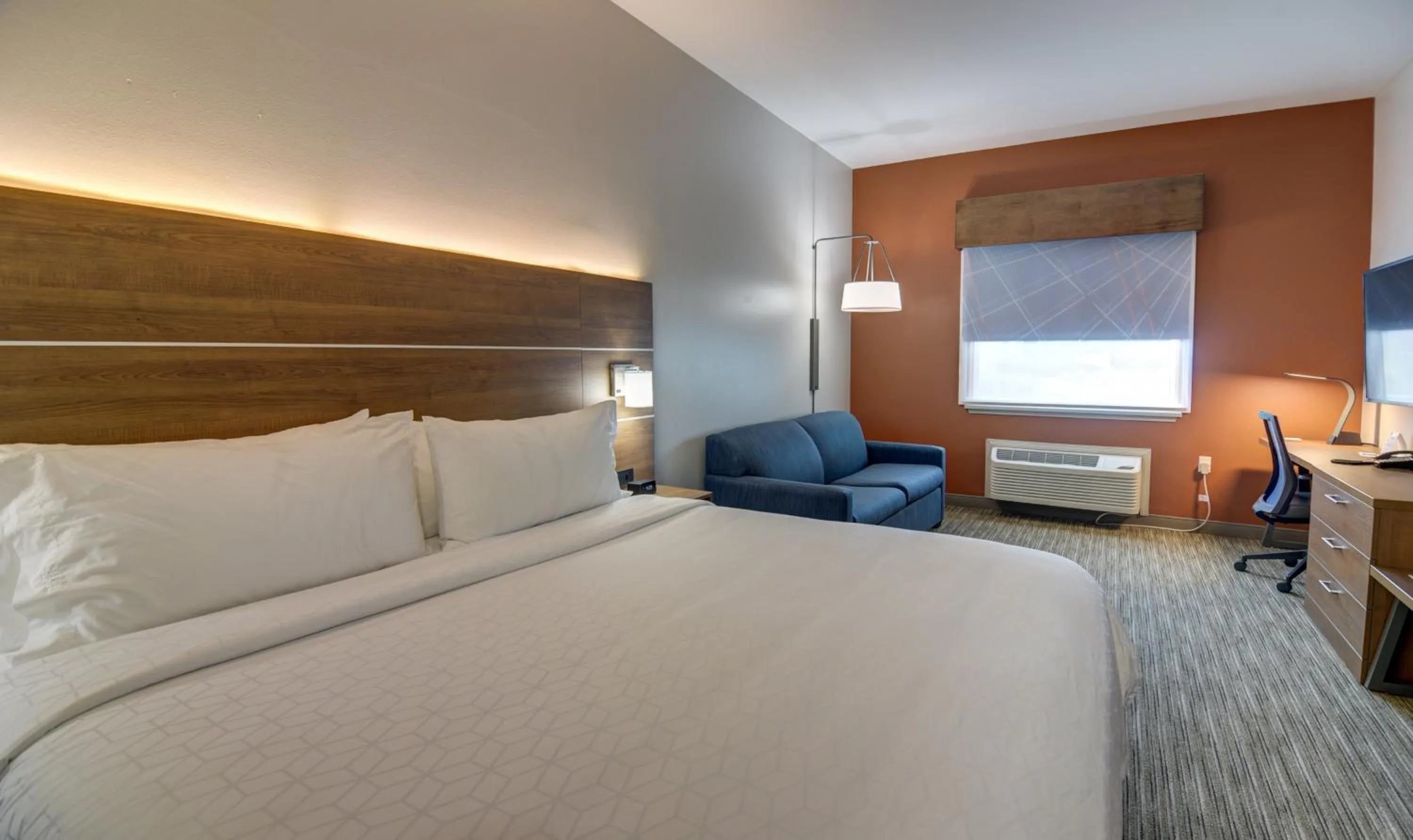 Bedroom, Bed in Holiday Inn Express Hotel & Suites Foley by IHG