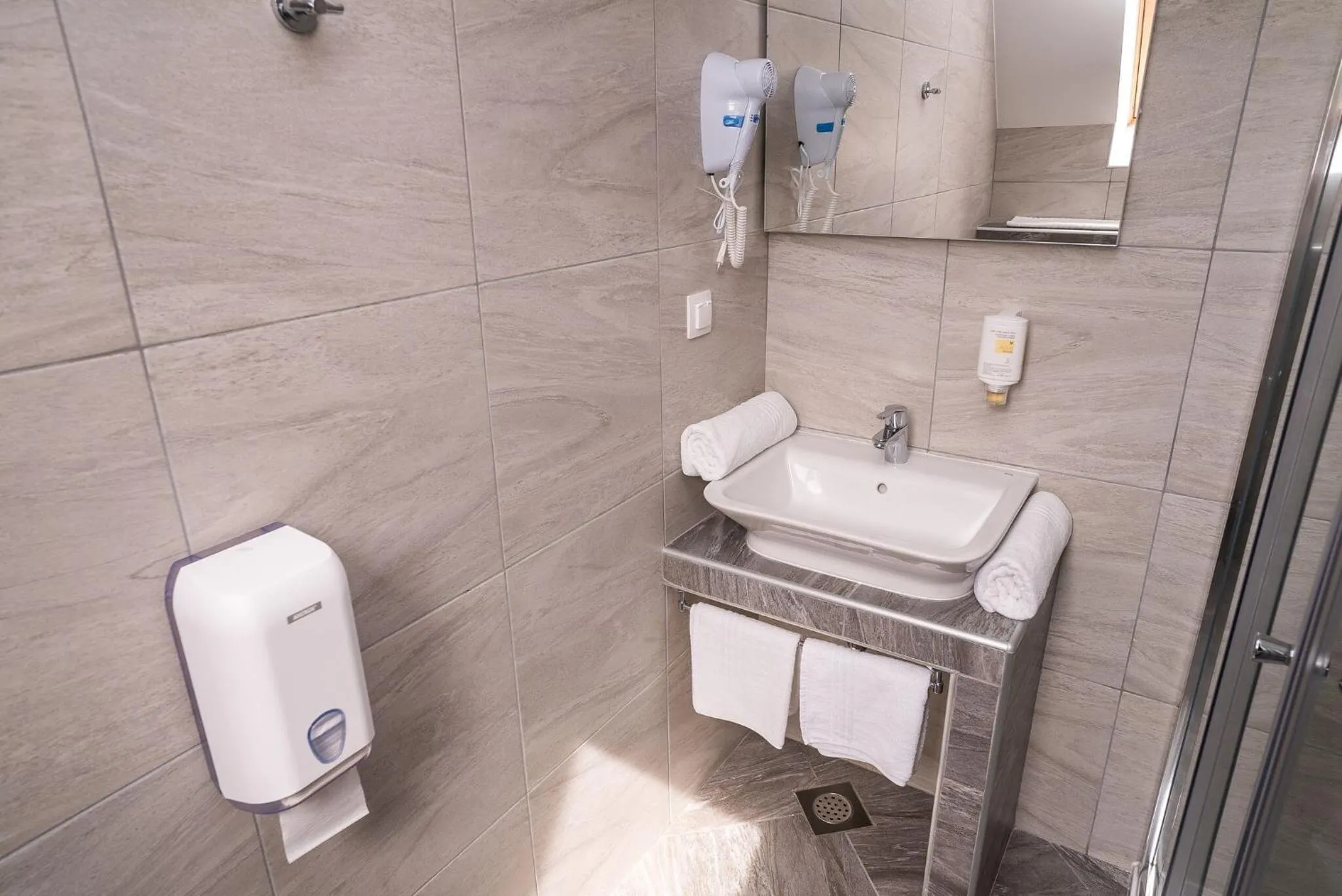 Bathroom in B&B Villa Angy