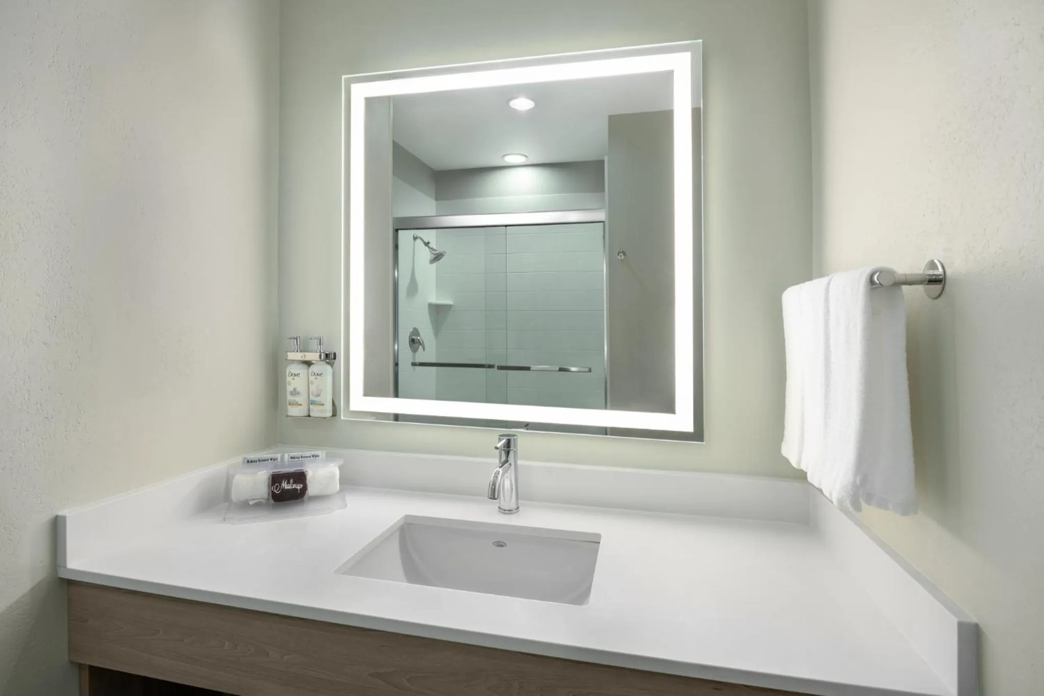 Photo of the whole room in Holiday Inn Express Belgrade-Bozeman Area by IHG