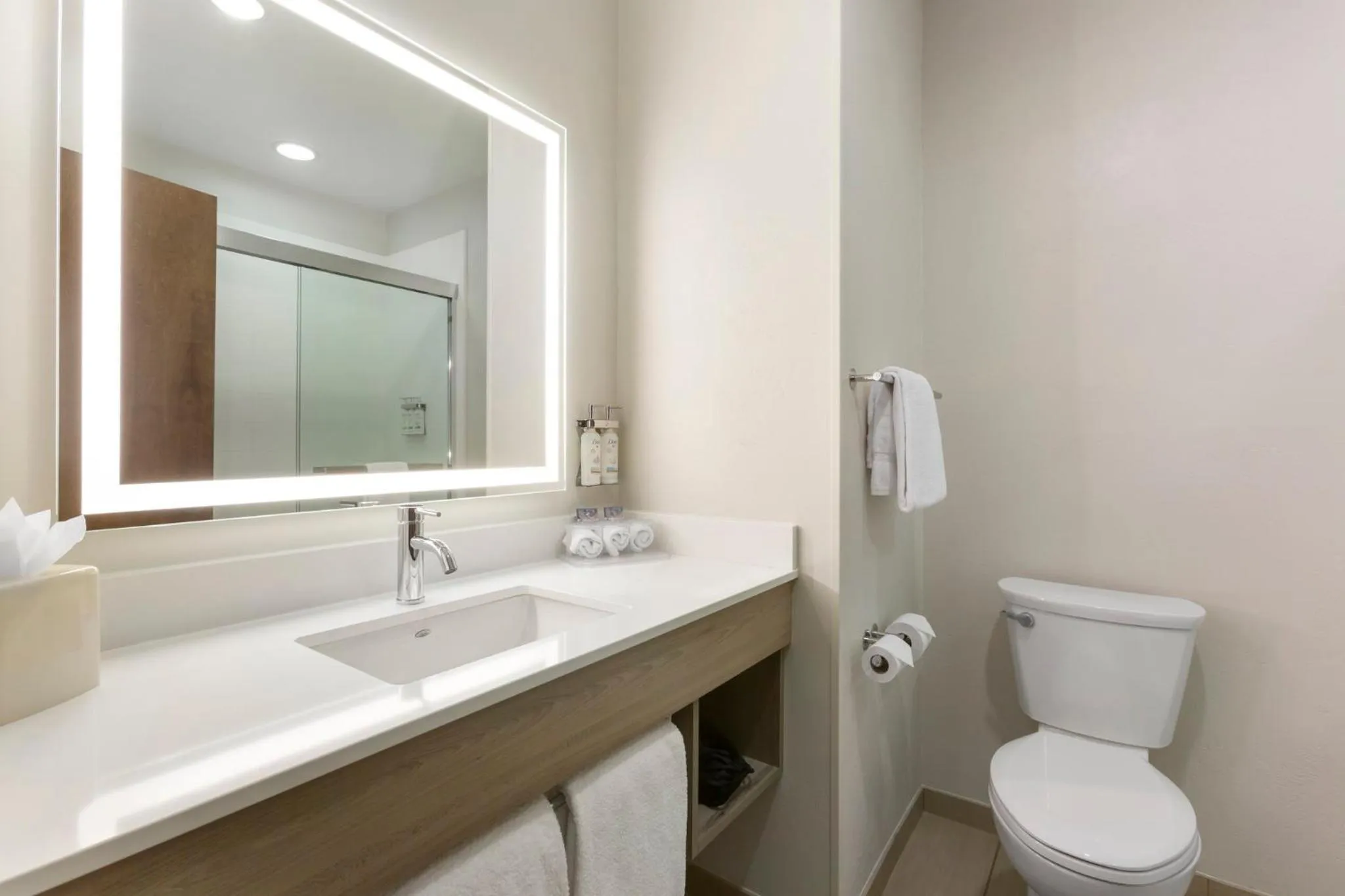 Photo of the whole room in Holiday Inn Express Belgrade-Bozeman Area by IHG