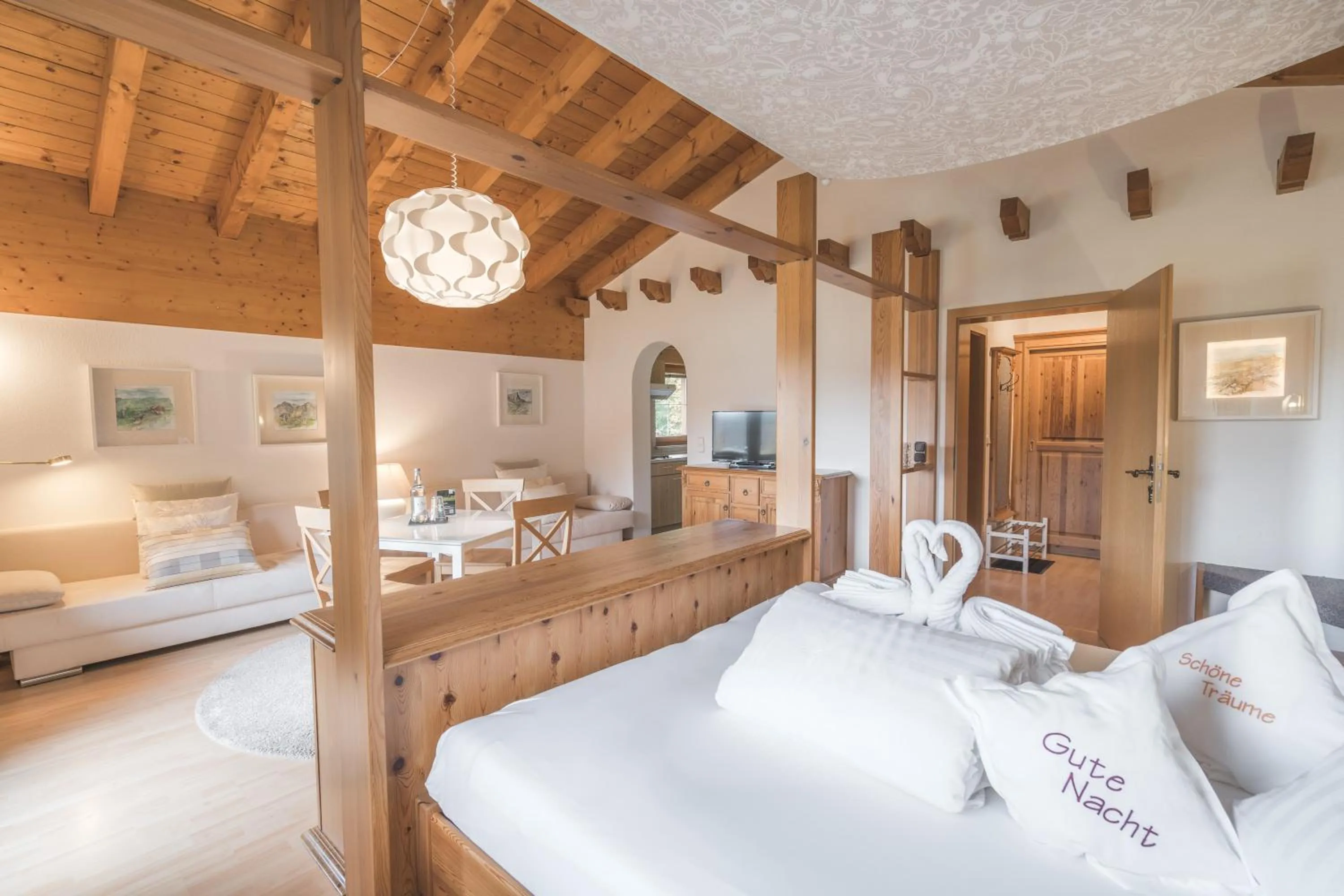 Photo of the whole room, Bed in Alpenhotel DAS KÜREN