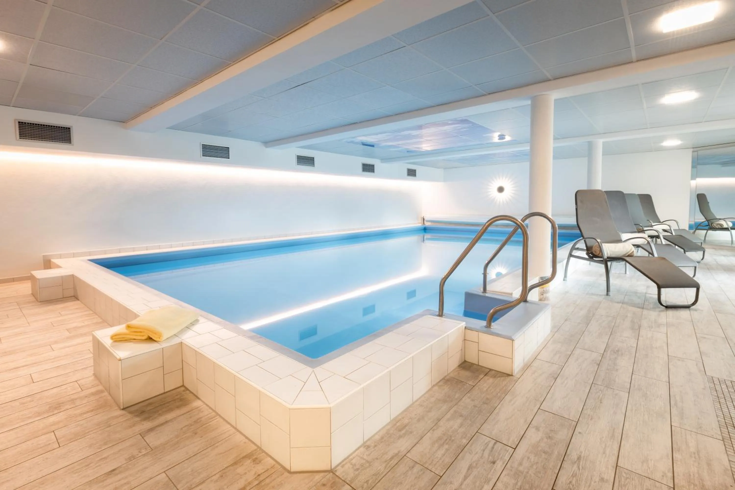 Swimming pool in Alpenhotel DAS KÜREN