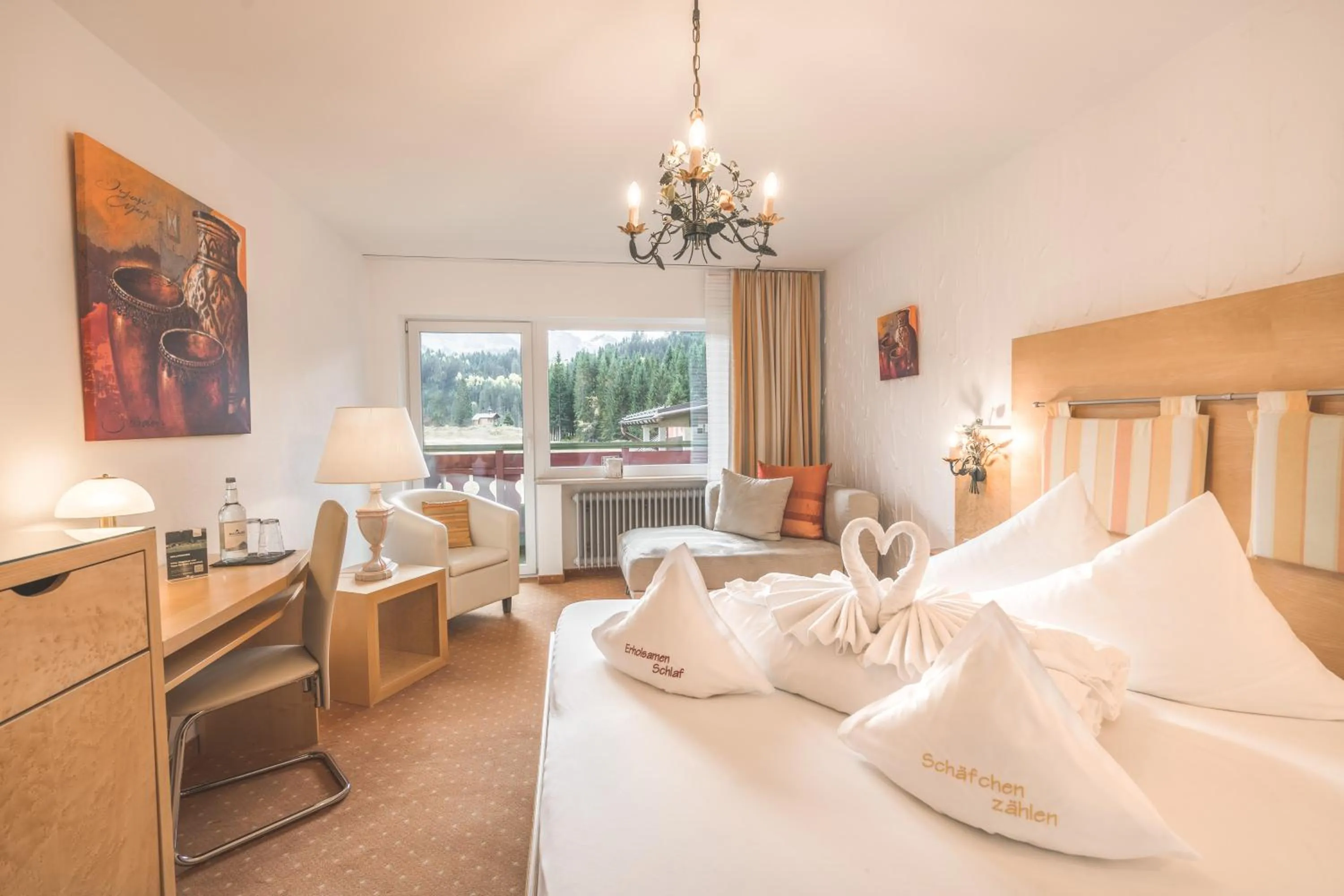 Photo of the whole room, Bed in Alpenhotel DAS KÜREN