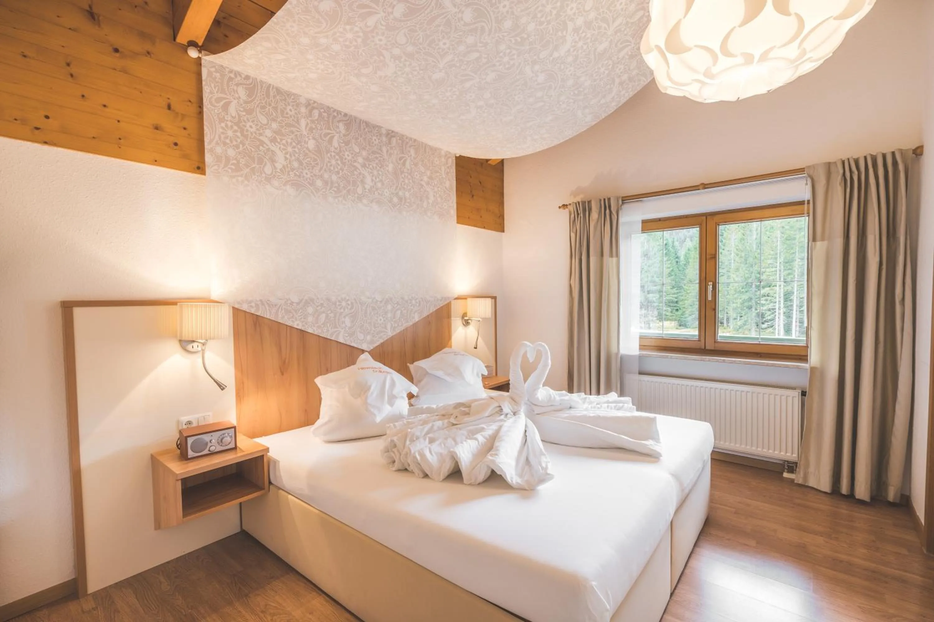 Photo of the whole room, Bed in Alpenhotel DAS KÜREN