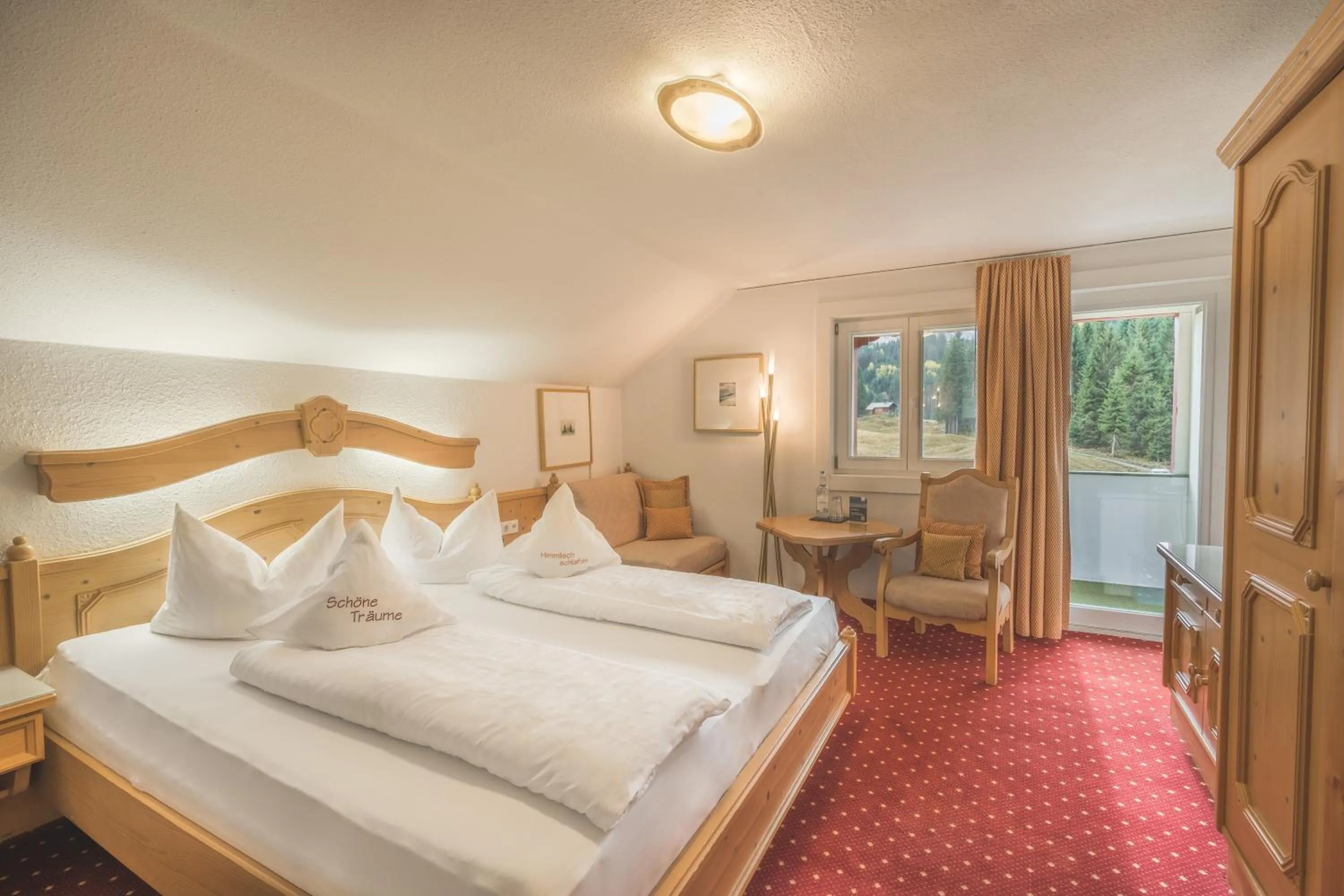 Photo of the whole room, Bed in Alpenhotel DAS KÜREN