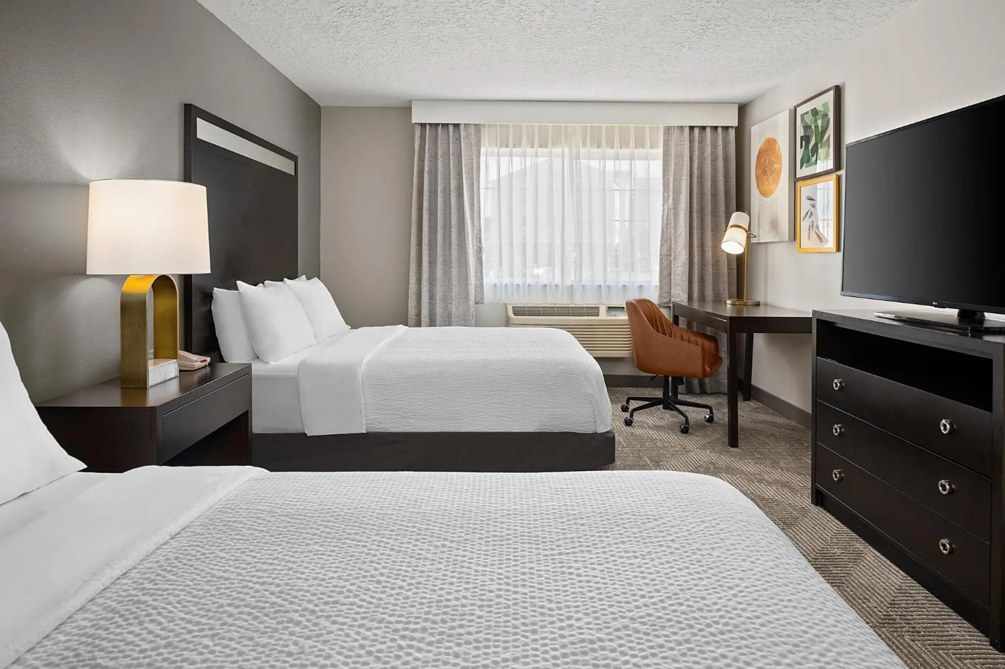 Photo of the whole room, Bed in Holiday Inn & Suites Albuquerque Airport by IHG